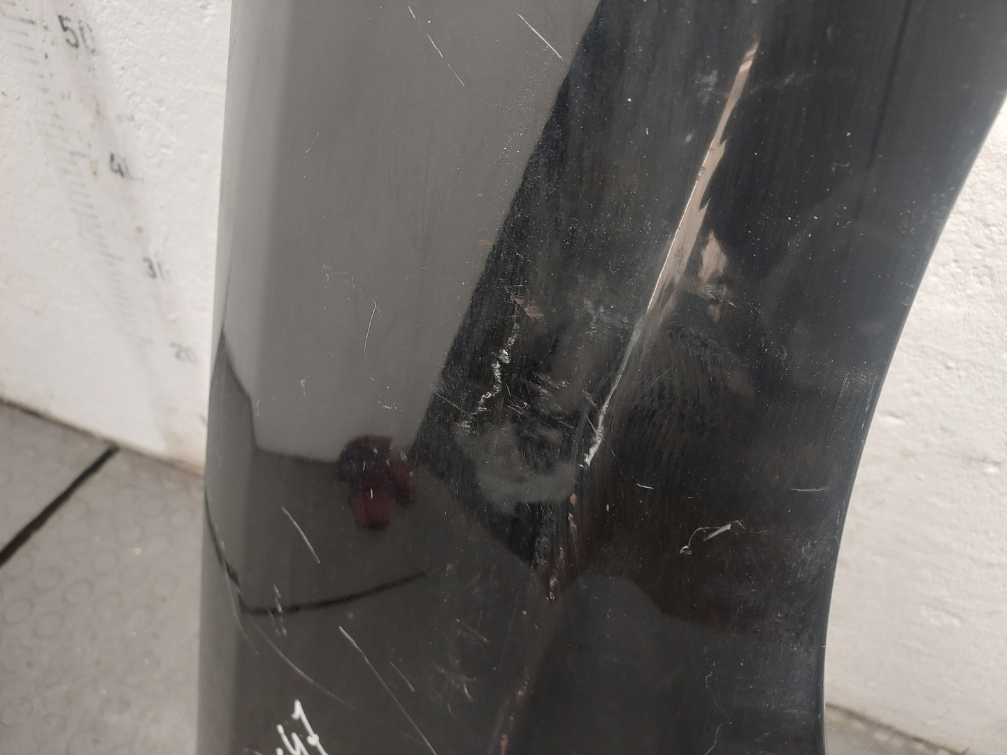 Крыло переднее правое