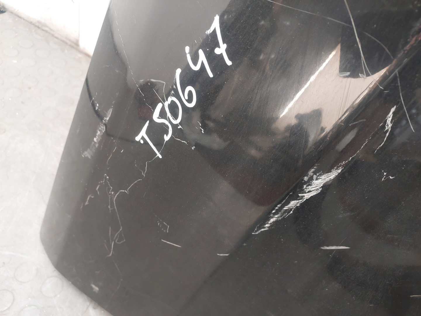 Крыло переднее правое