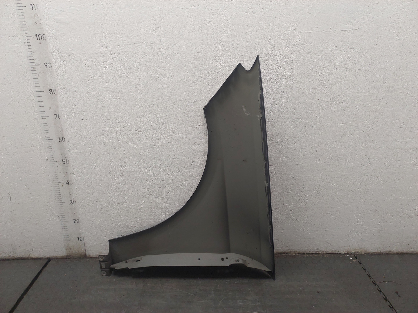 Крыло переднее правое
