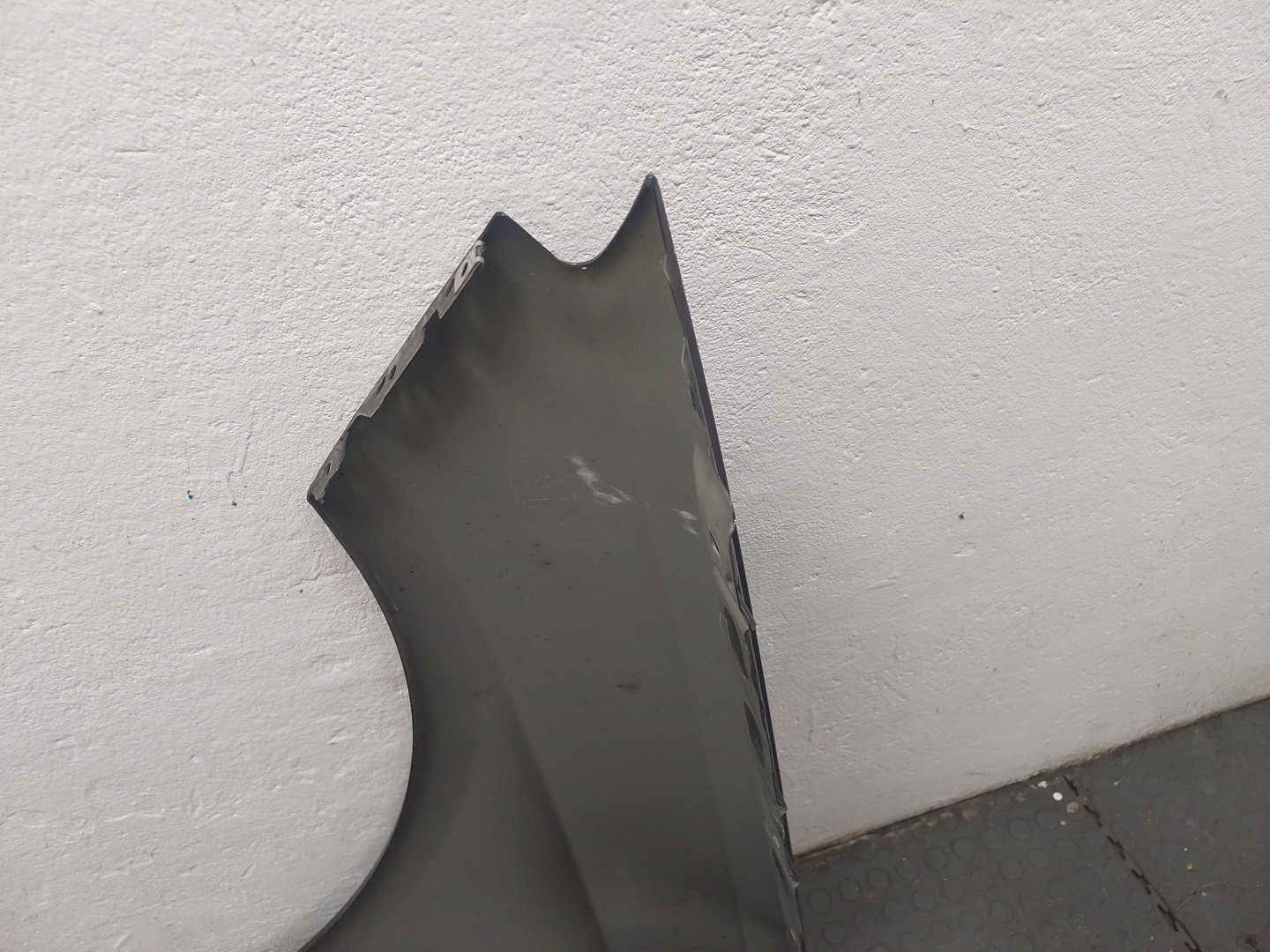 Крыло переднее правое