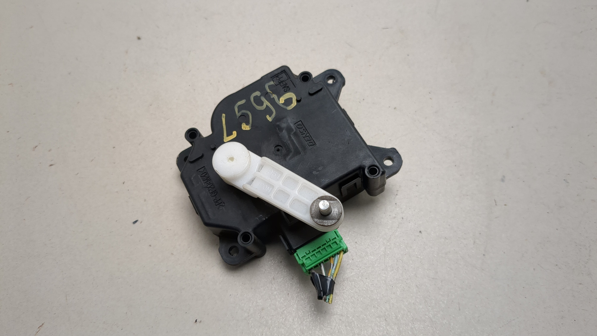 Моторчик заслонки печки