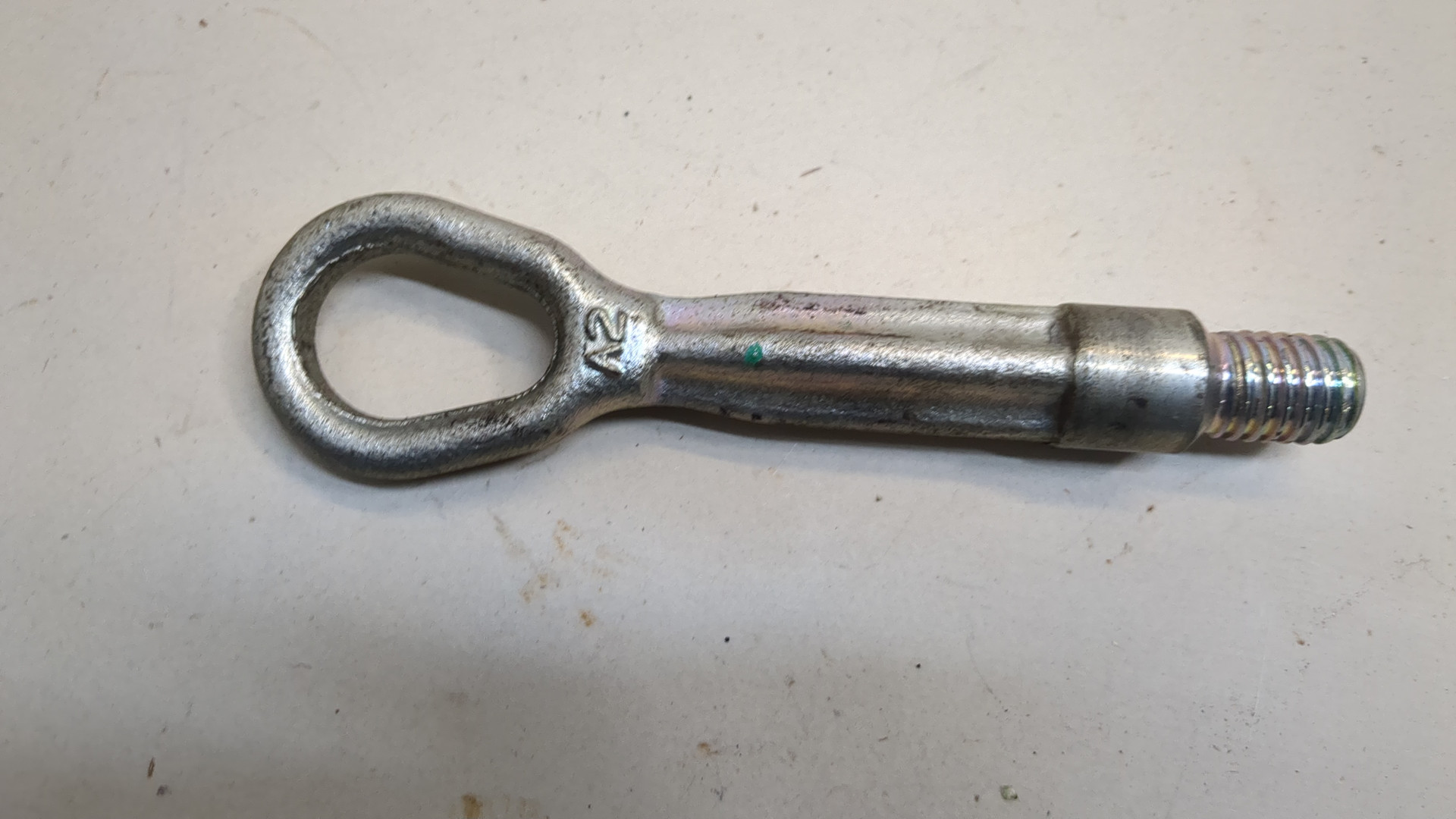 Крюк буксировочный