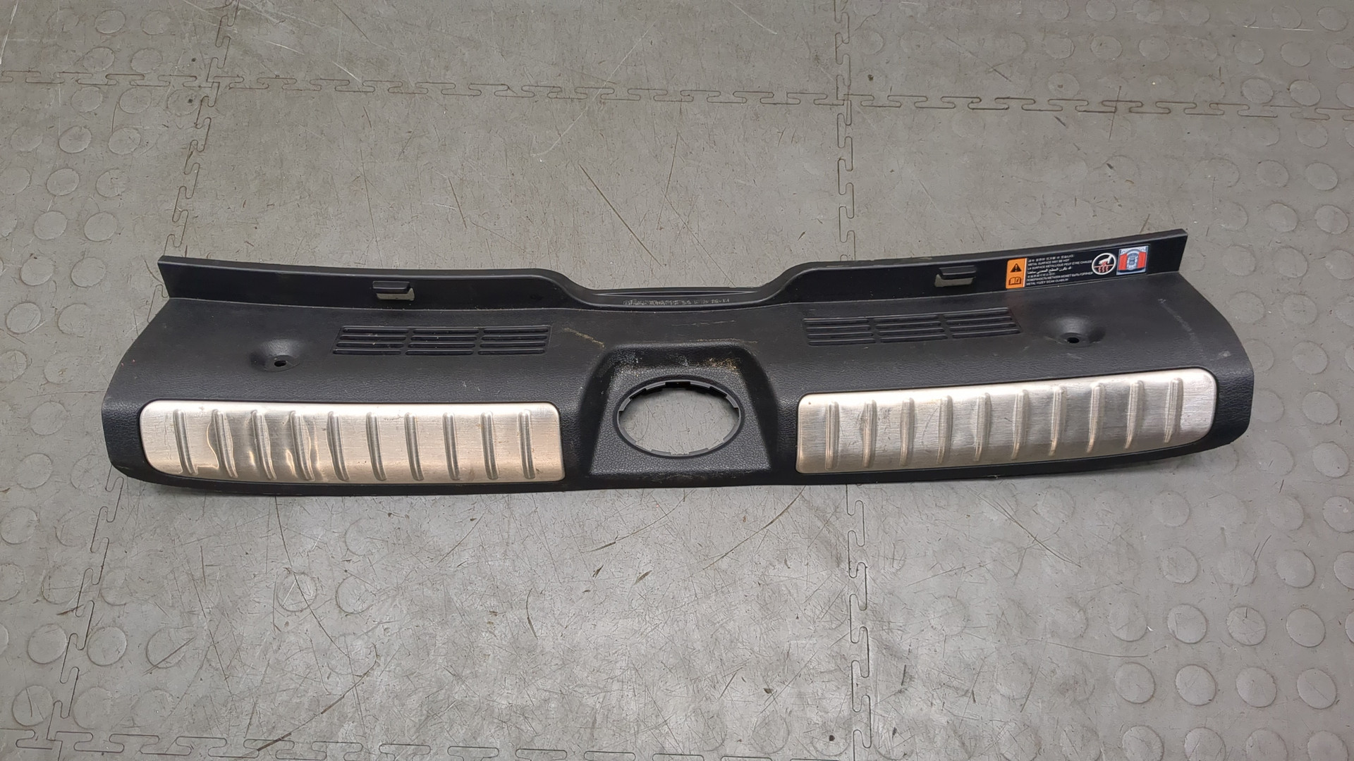 Обшивка багажника