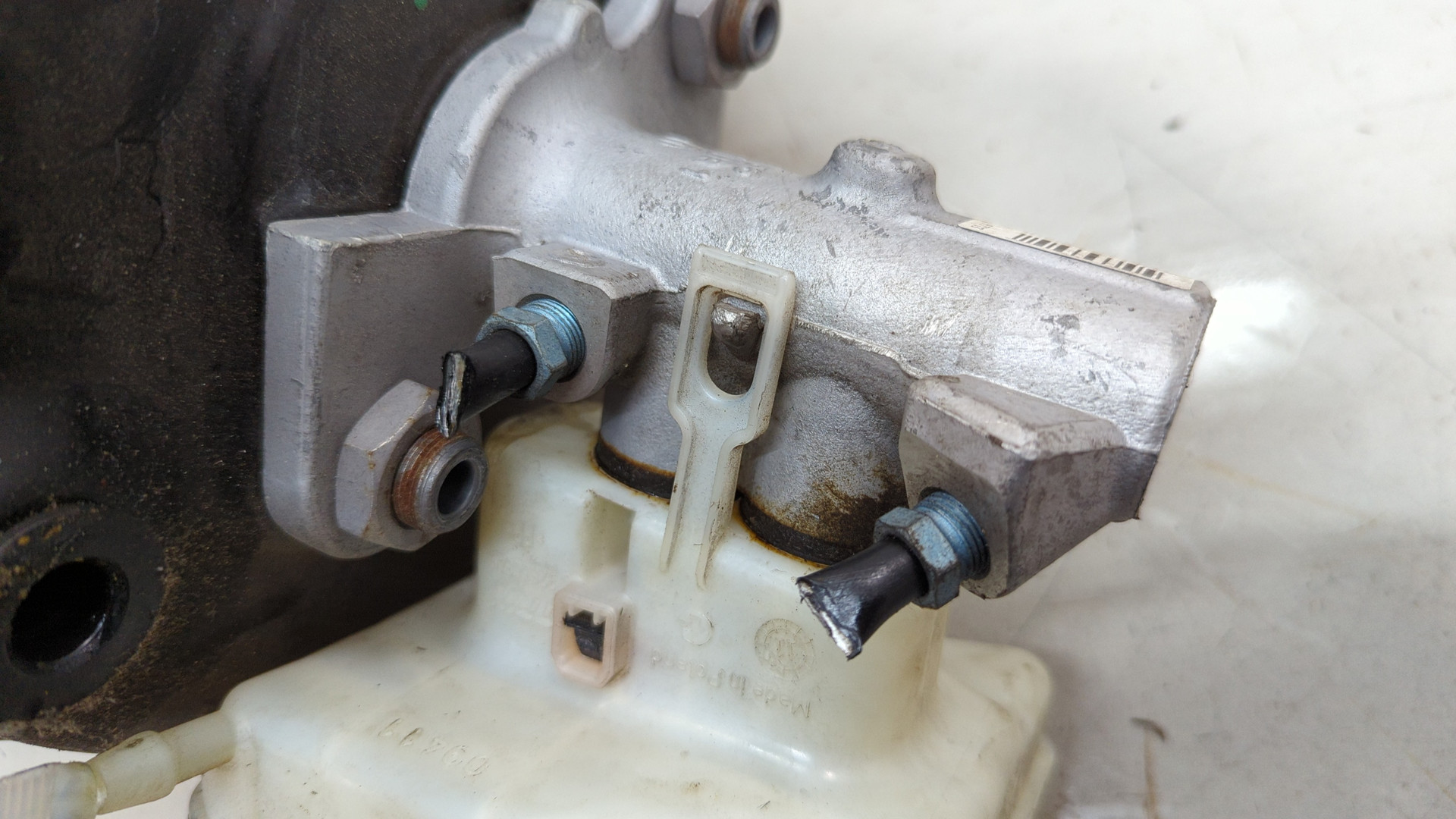 Цилиндр тормозной главный