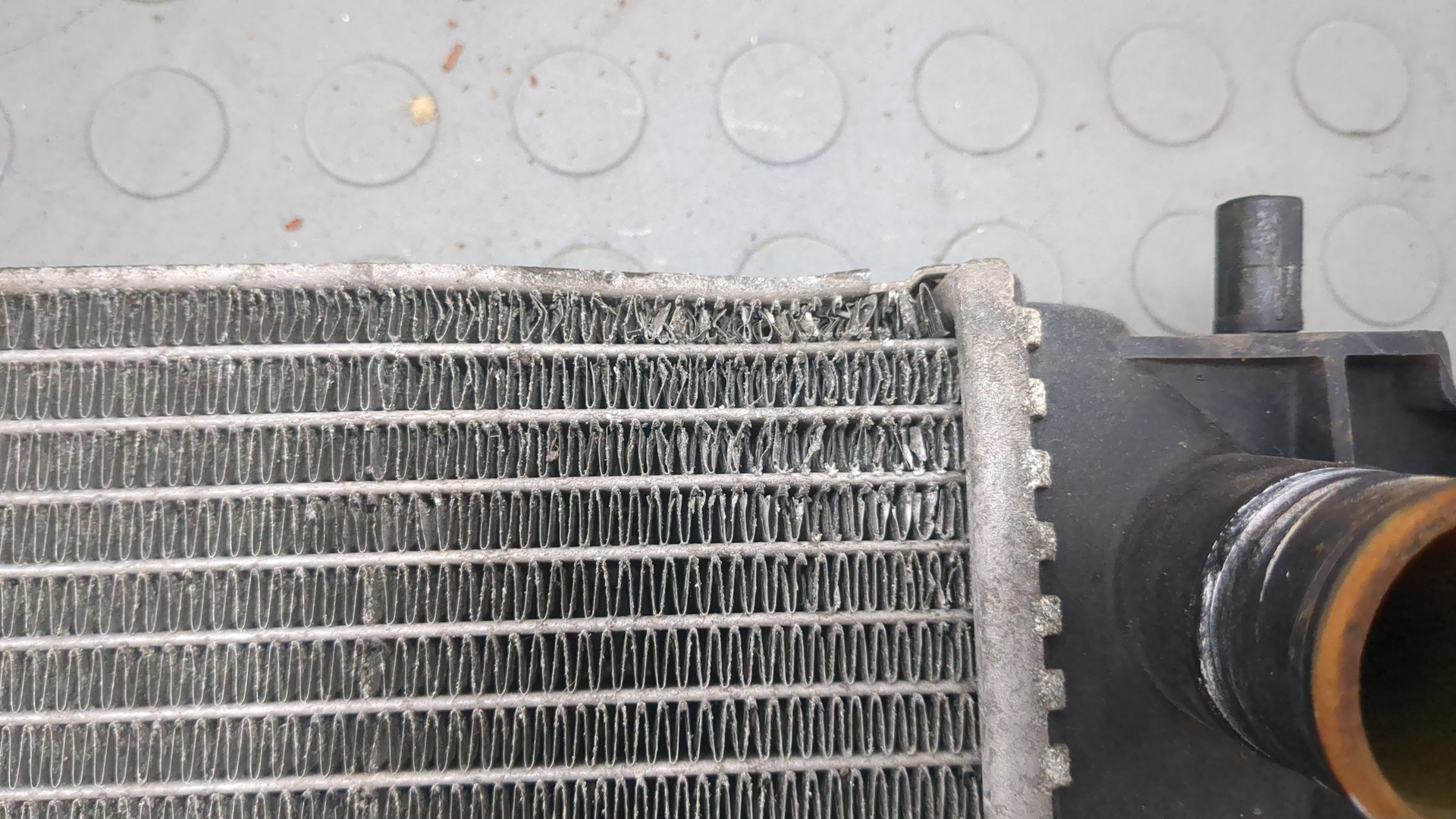 Радиатор охлаждения двигателя основной