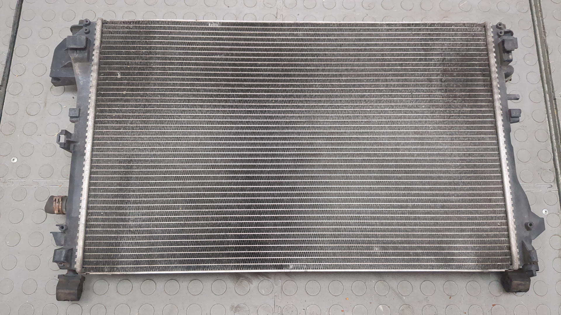 Радиатор охлаждения двигателя основной