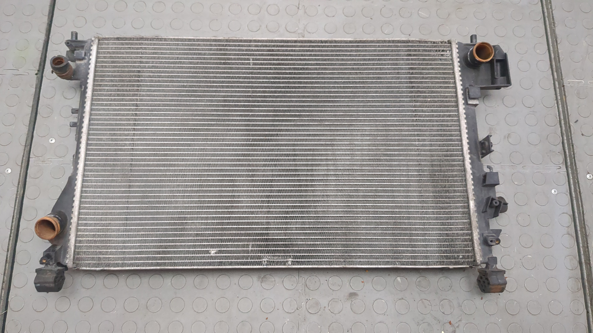 Радиатор охлаждения двигателя основной