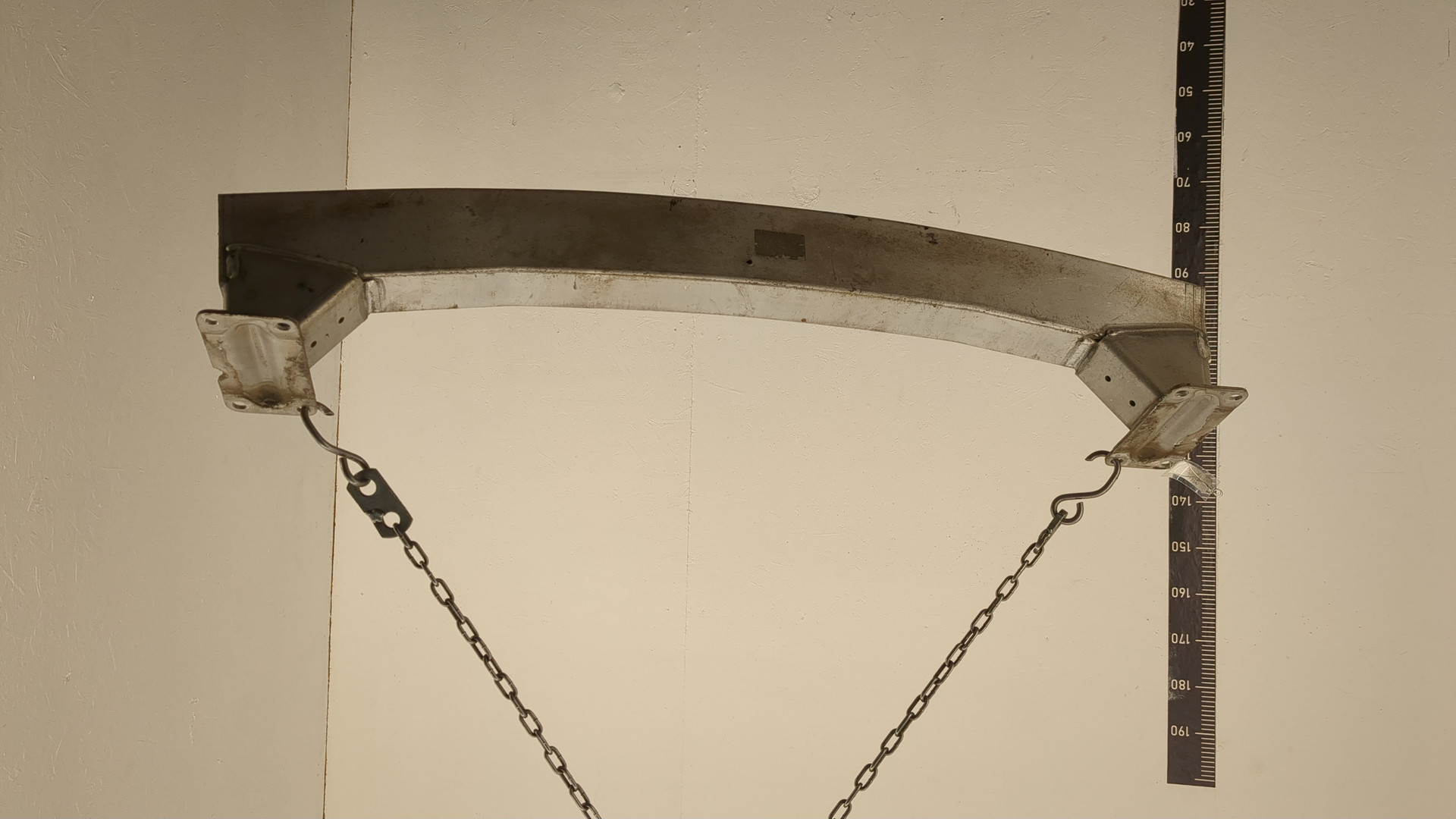 Усилитель заднего бампера