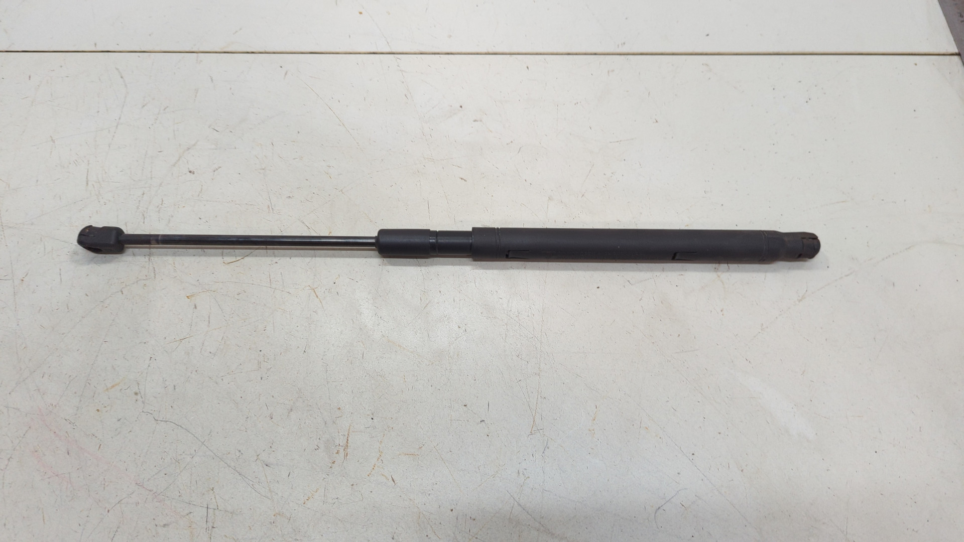 Амортизатор капота