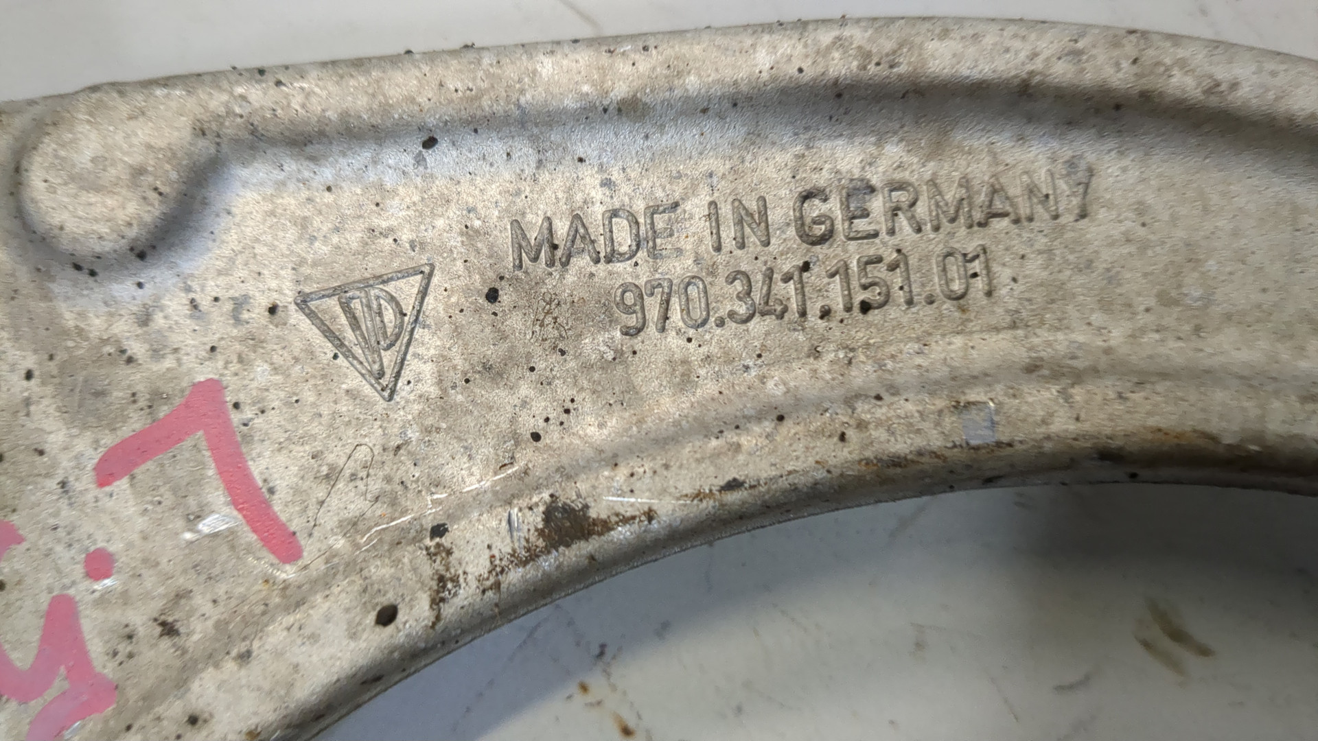 Рычаг передний