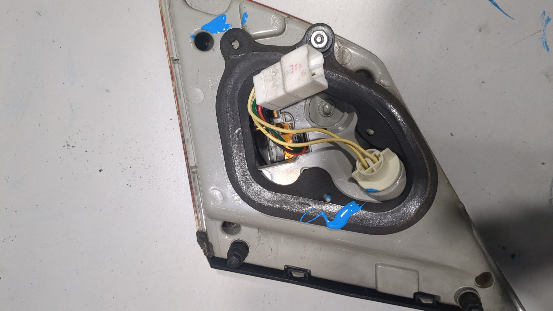 Фонарь задний внутренний левый