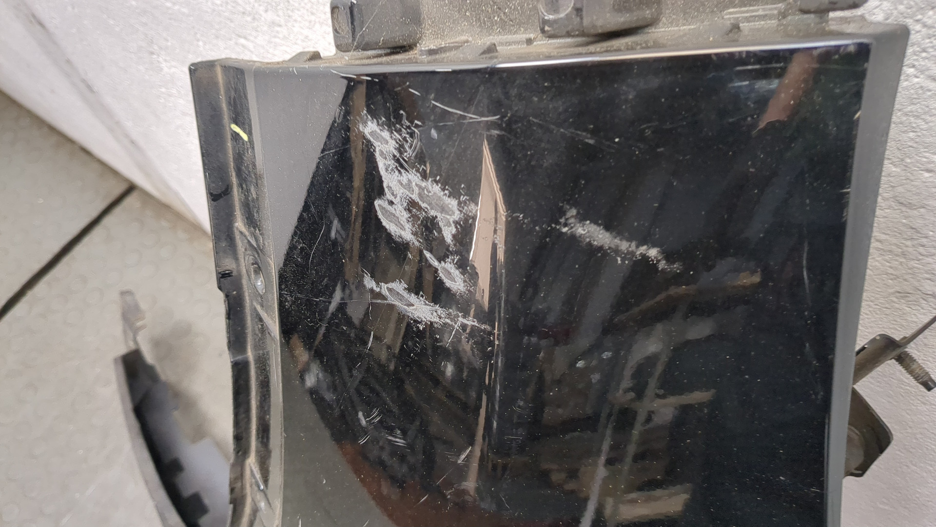 Крыло переднее левое