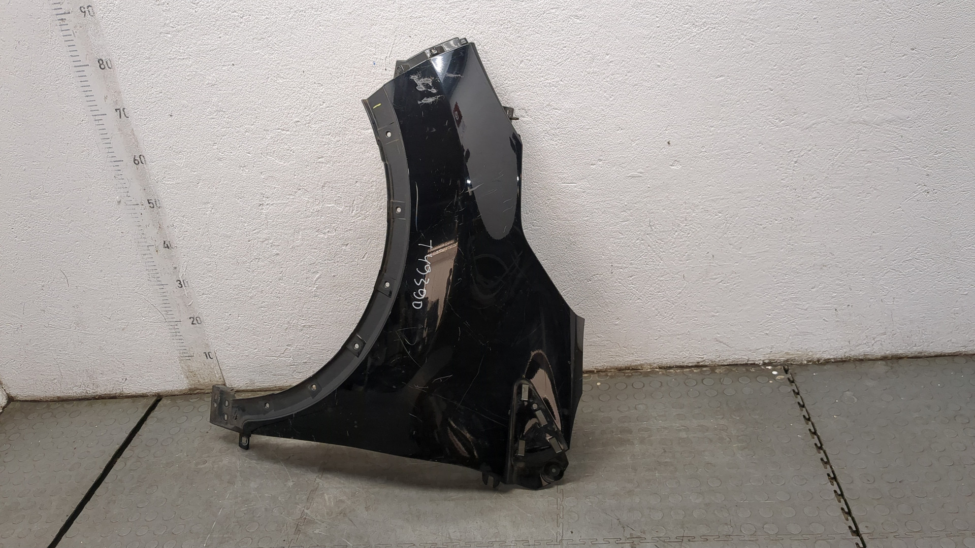 Крыло переднее левое