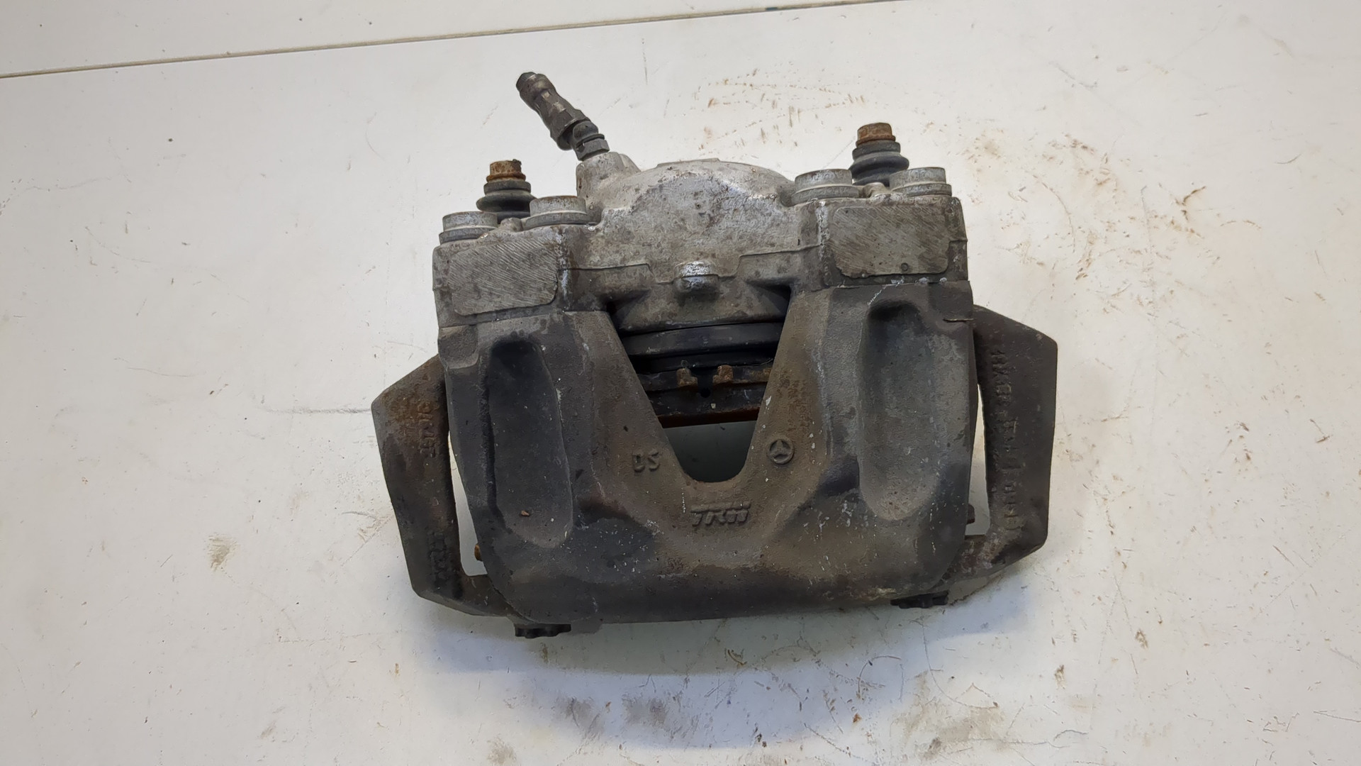 Суппорт передний левый