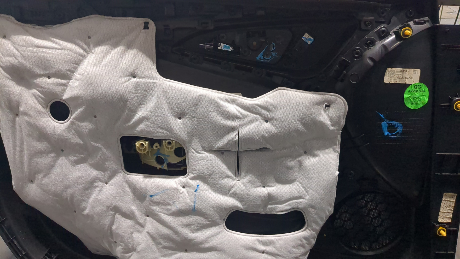 Обшивка двери передней правой