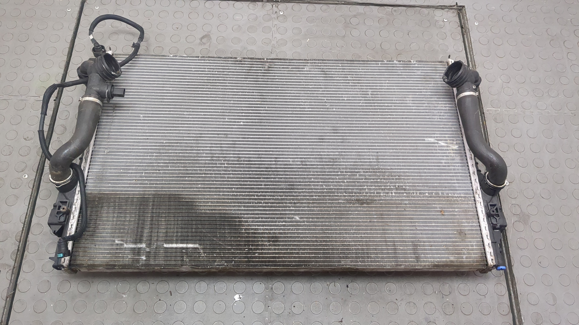 Радиатор охлаждения двигателя основной