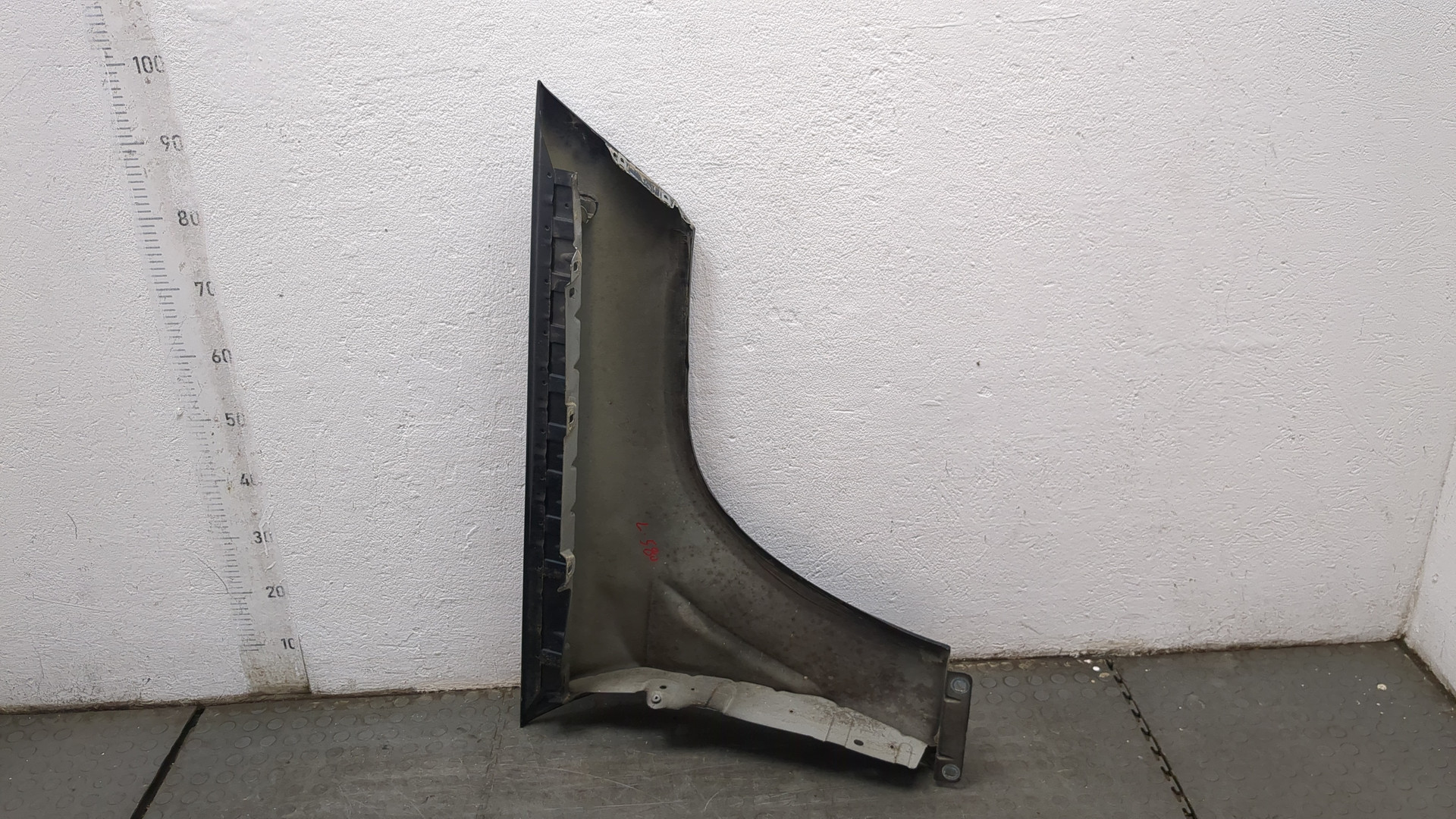 Крыло переднее левое