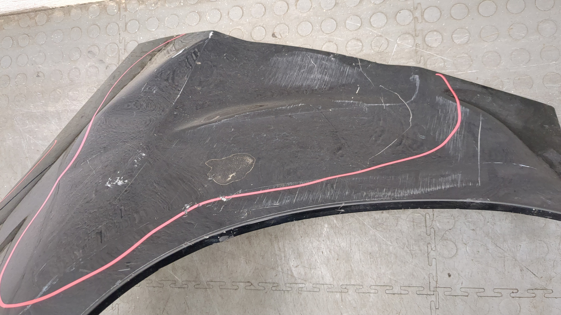 Крыло переднее левое