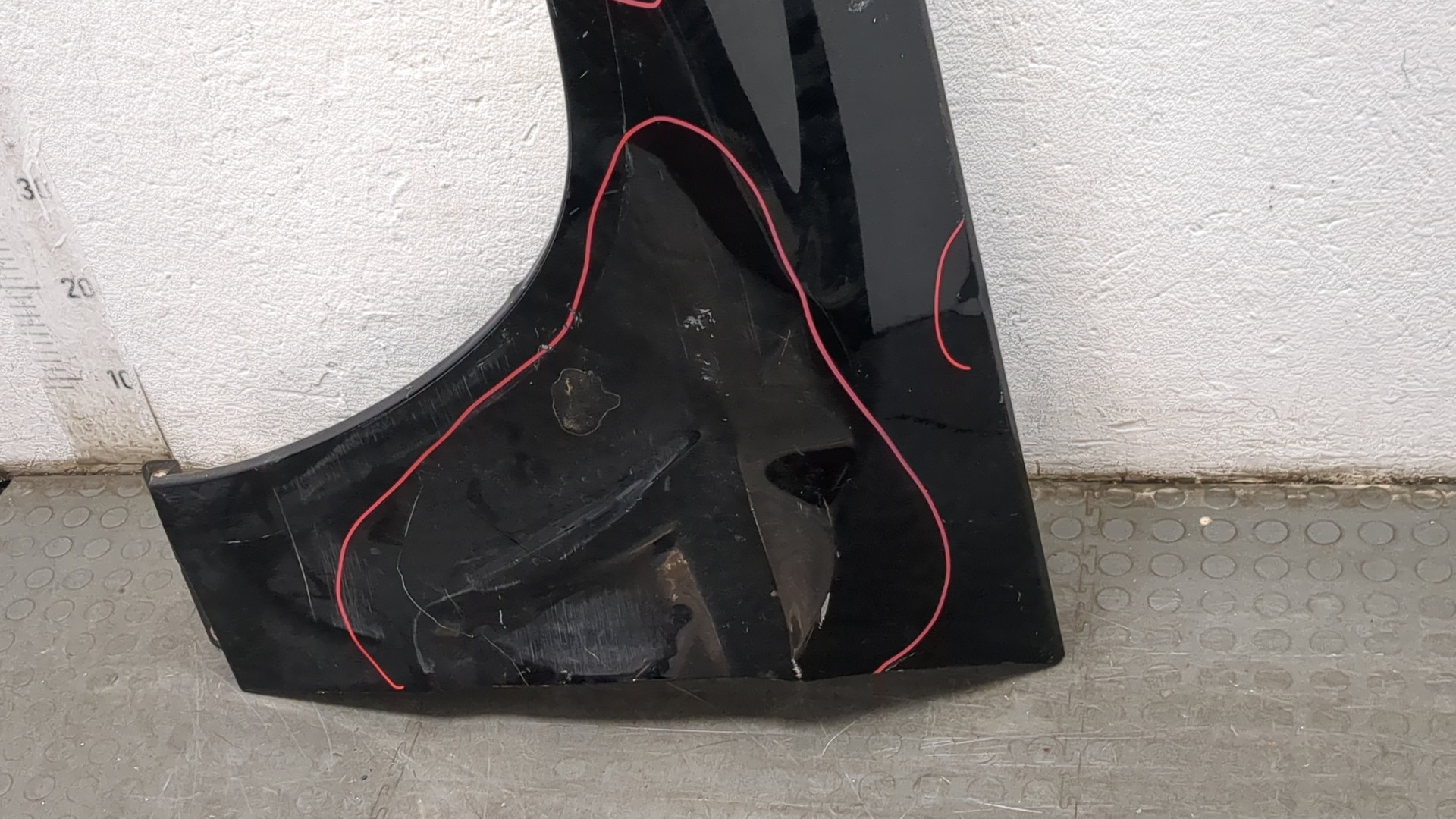 Крыло переднее левое