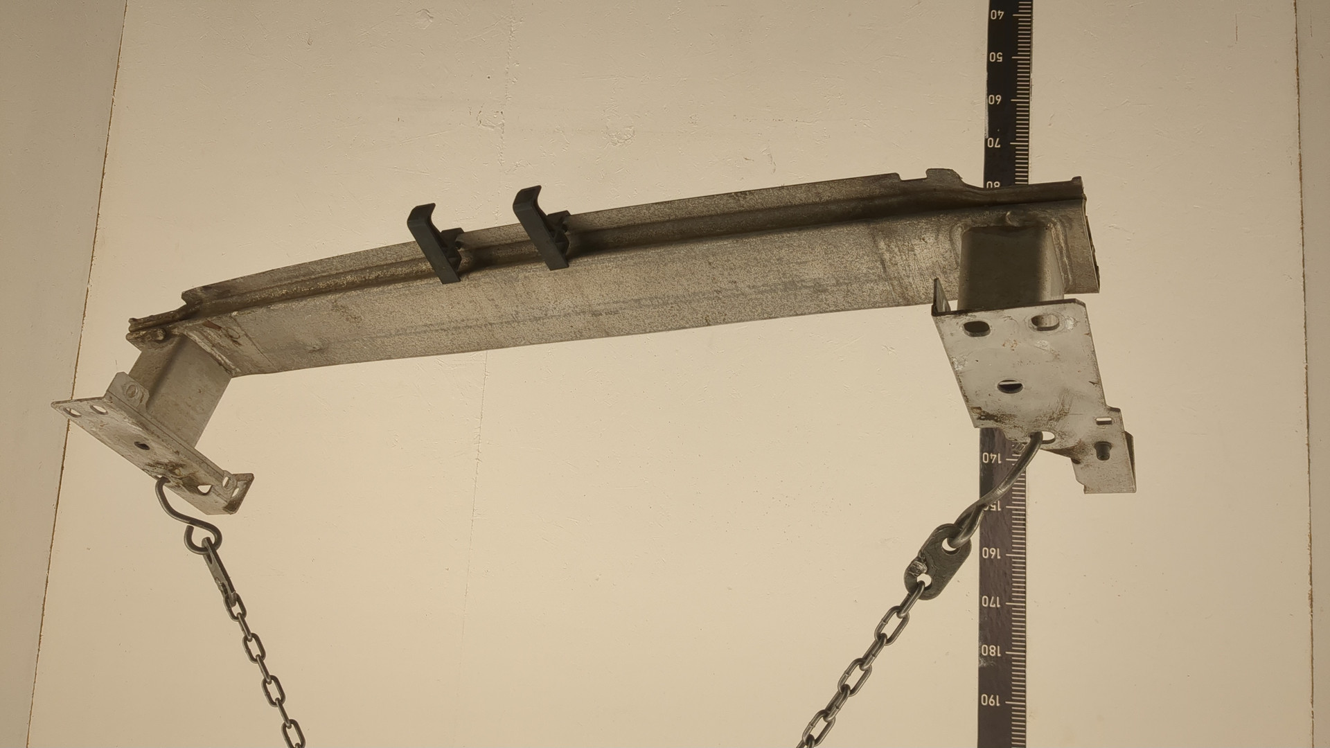 Усилитель переднего бампера