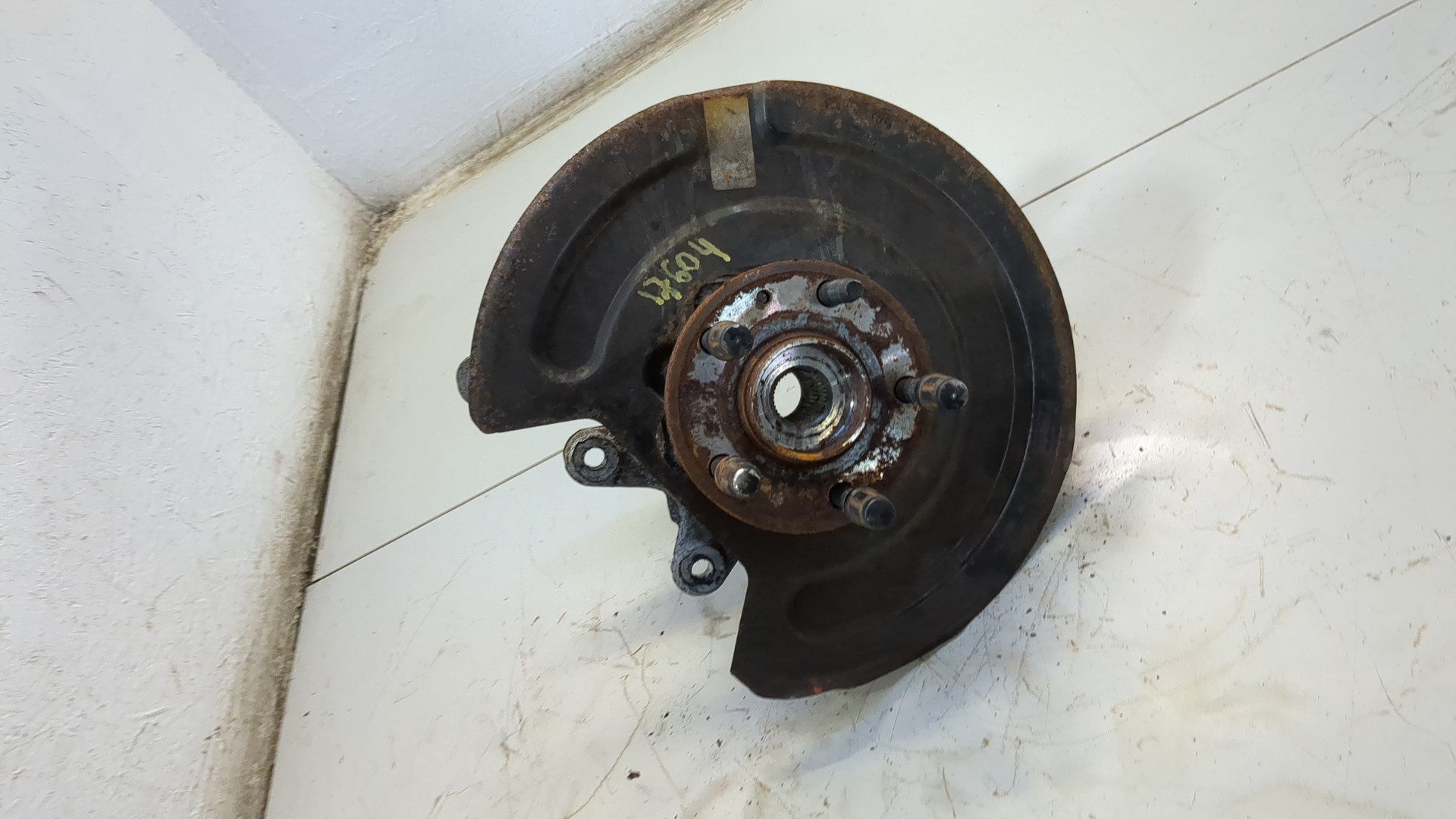 Кулак поворотный задний левый