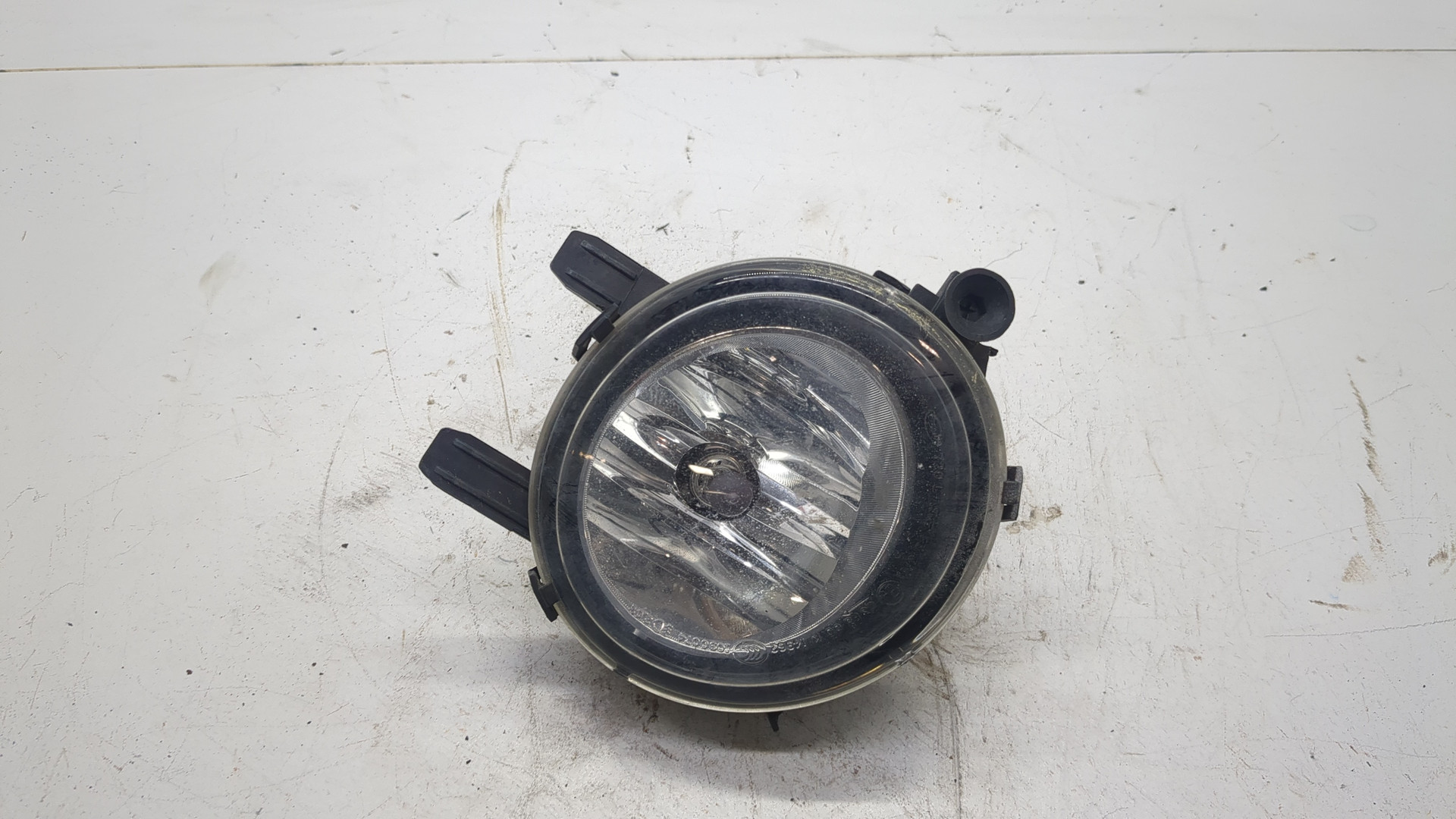 Фара противотуманная левая