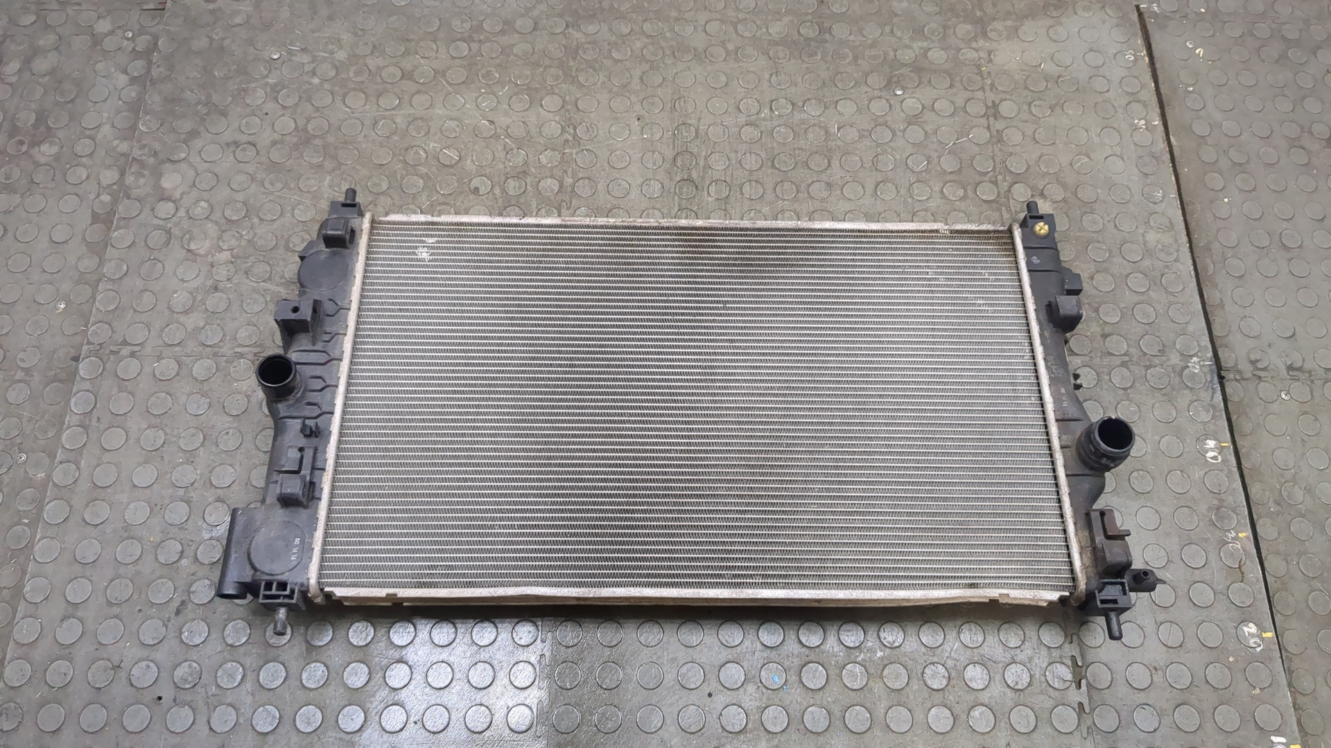 Радиатор охлаждения двигателя основной