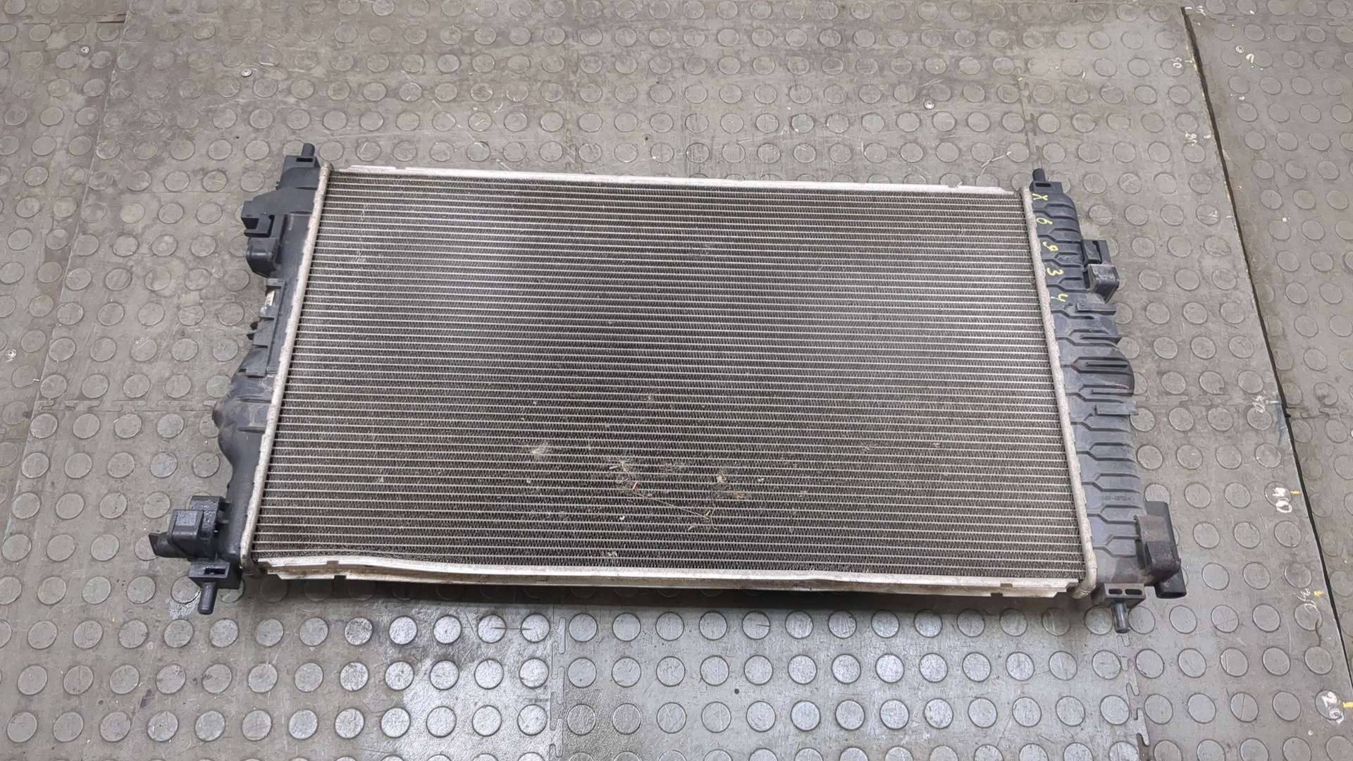 Радиатор охлаждения двигателя основной