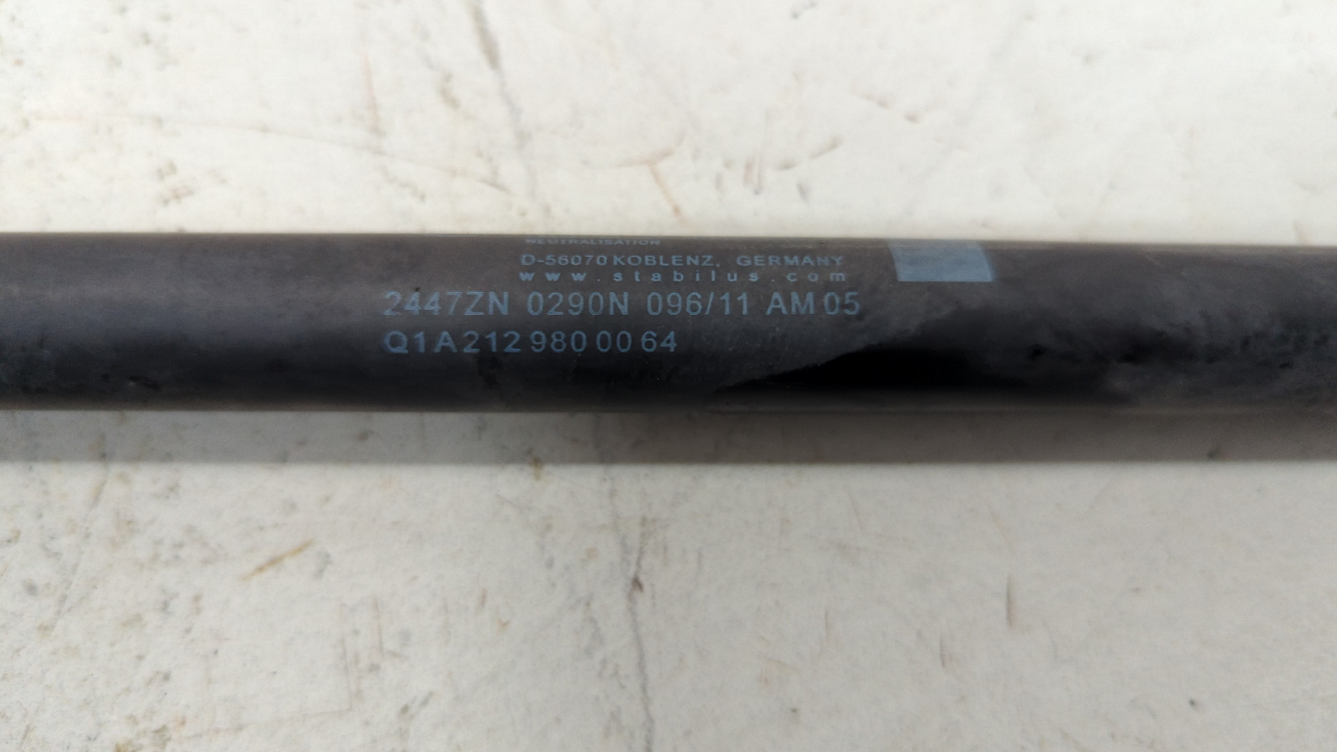 Амортизатор капота