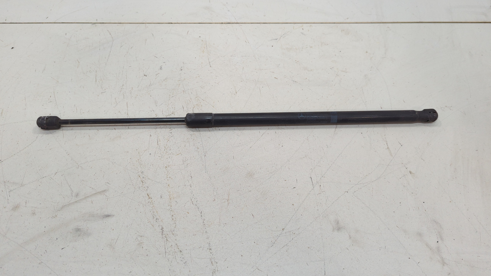 Амортизатор капота