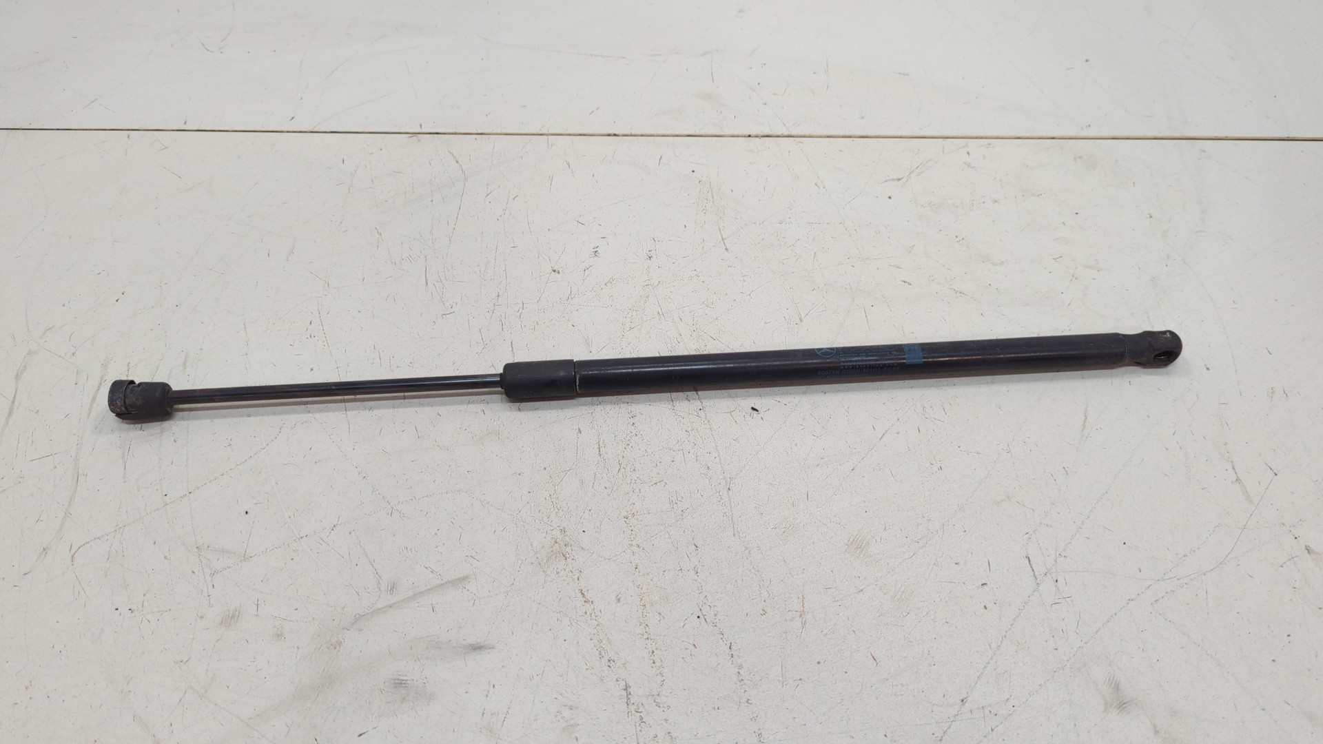 Амортизатор капота