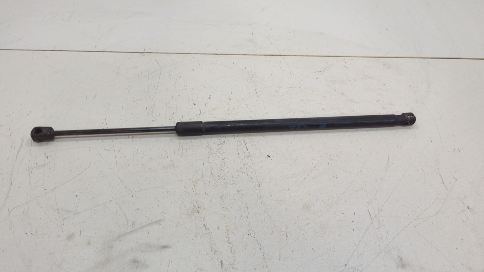 Амортизатор капота