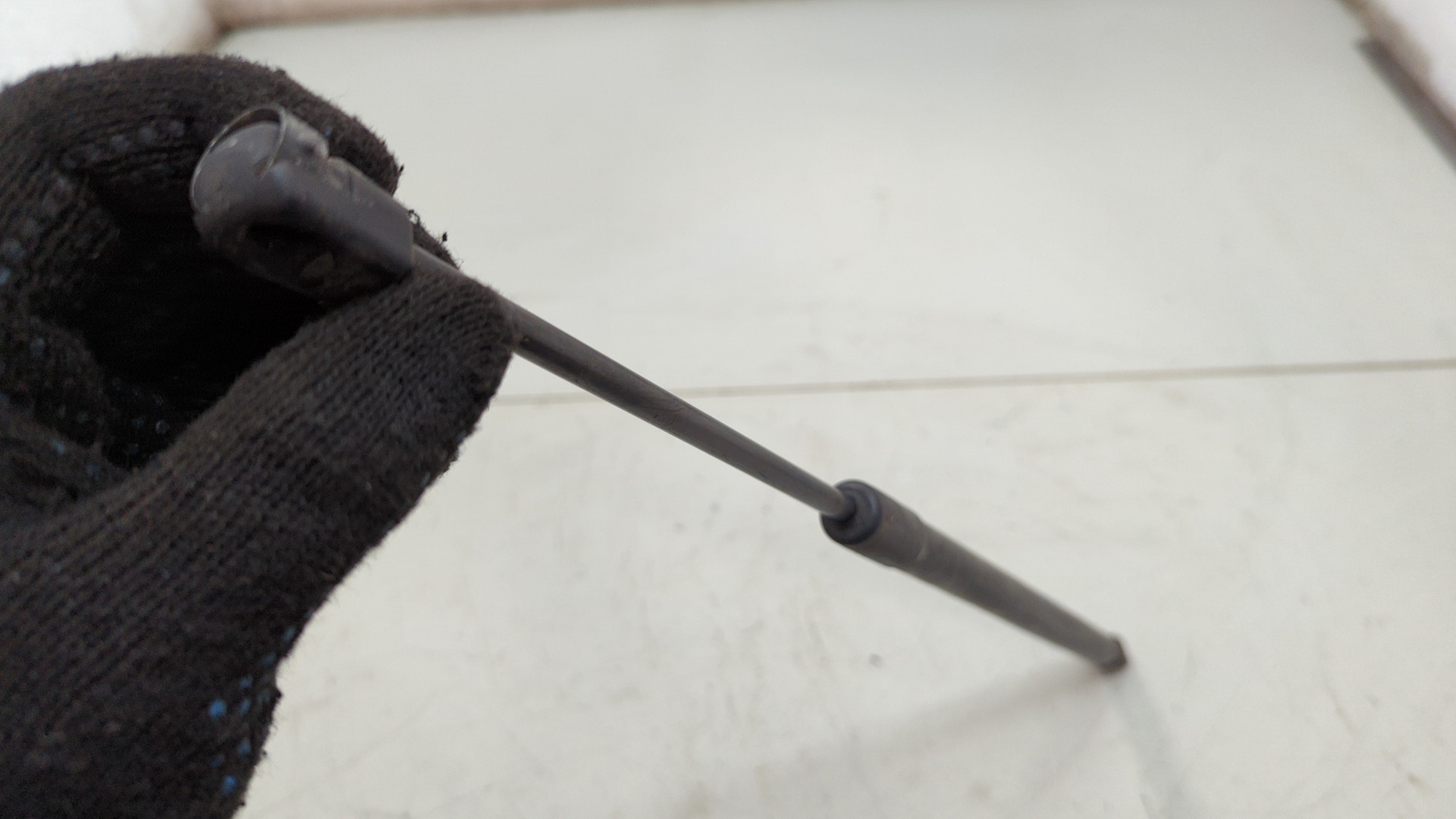 Амортизатор капота