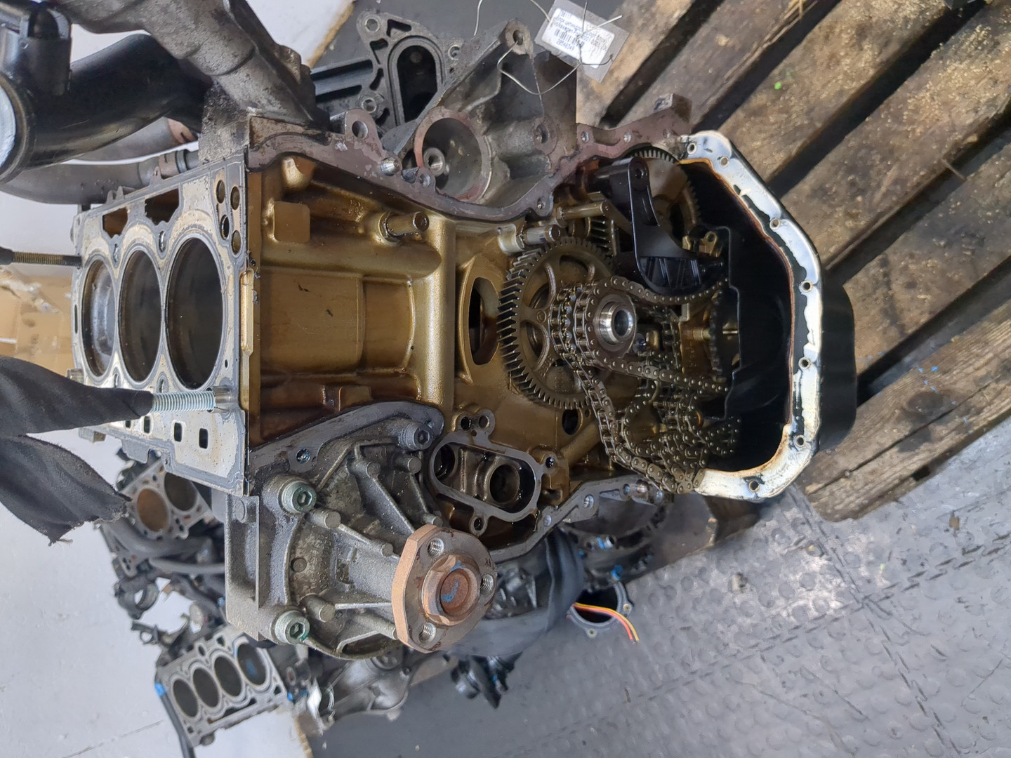 Блок двигателя