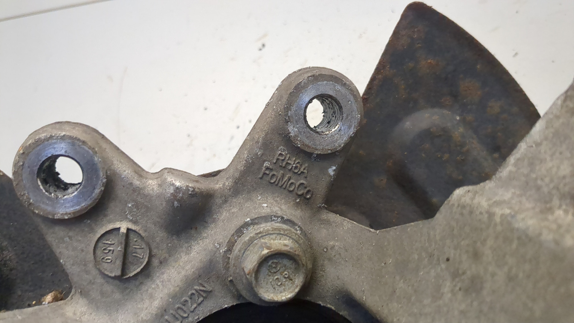 Кулак поворотный задний правый