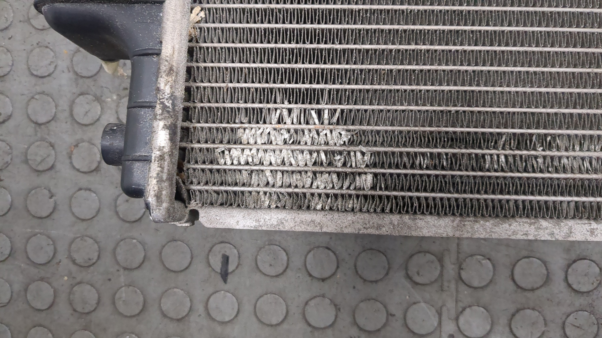 Радиатор охлаждения двигателя основной