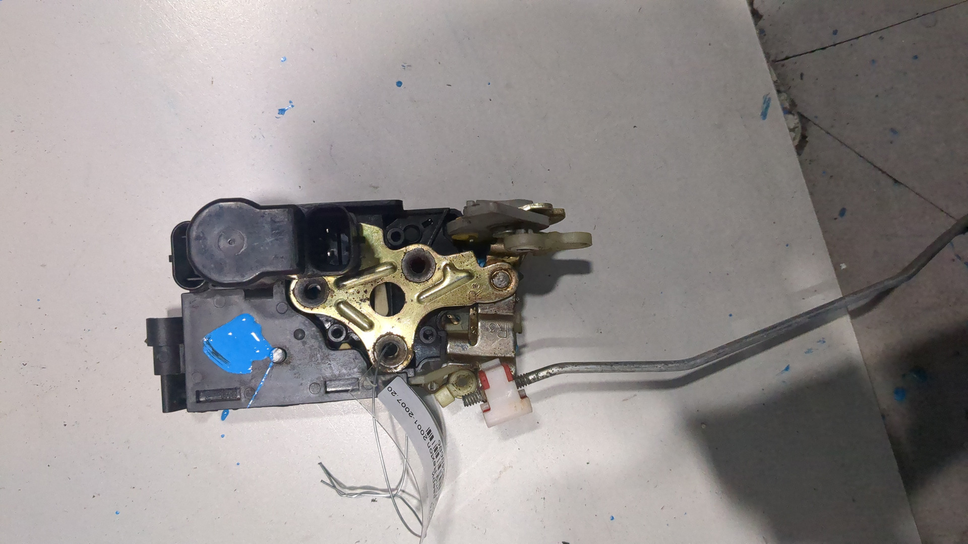 Замок двери передней правой