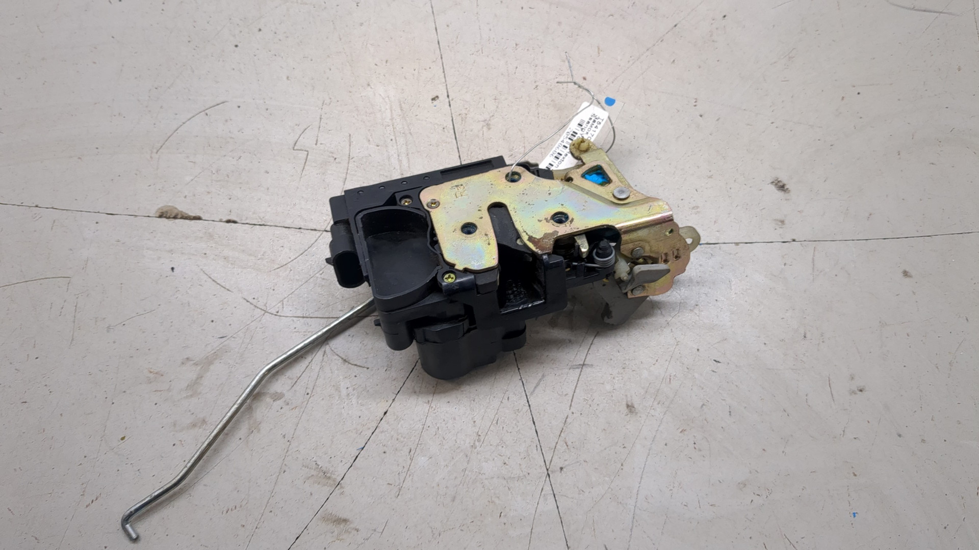 Замок двери передней правой