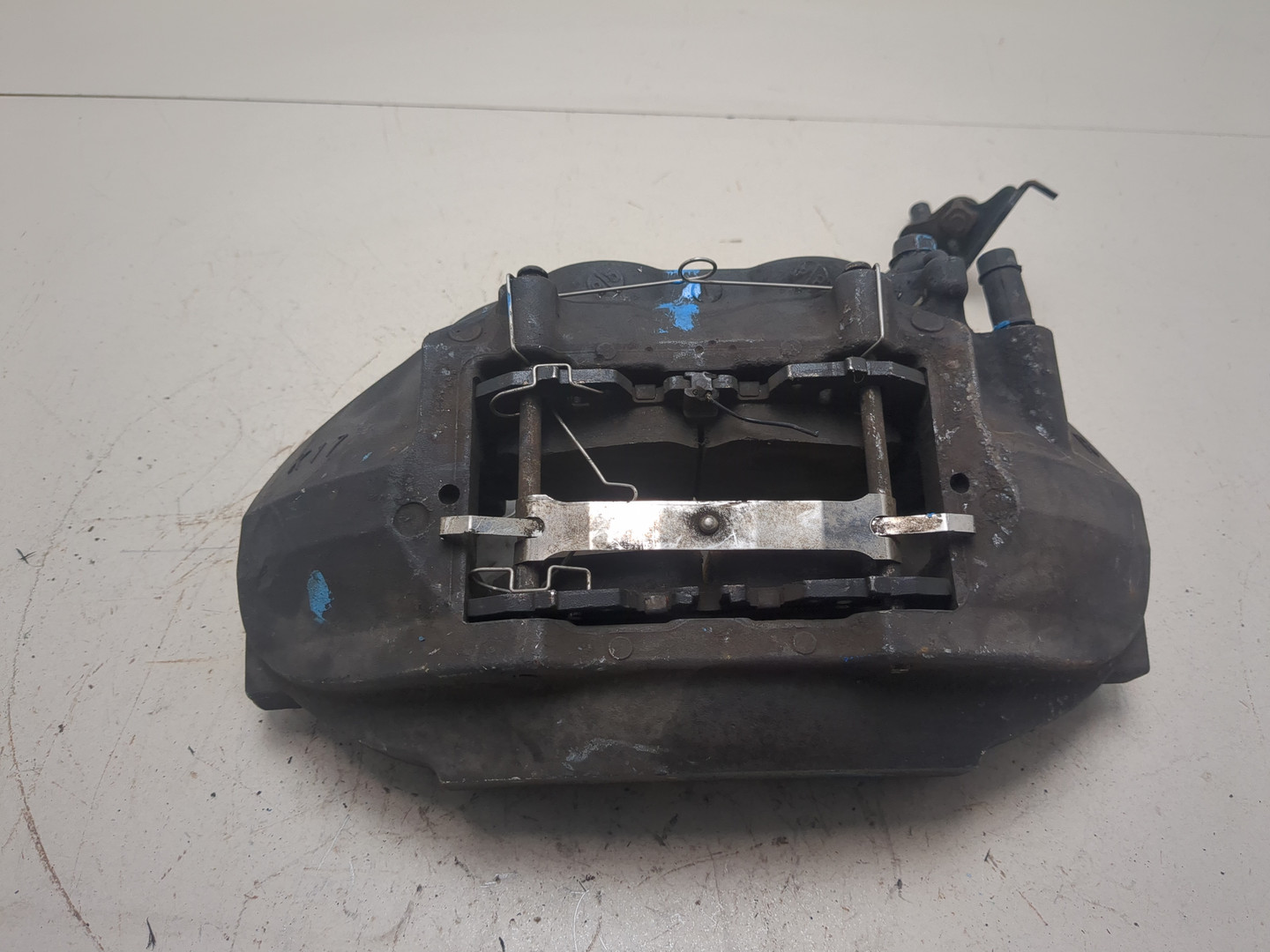 Суппорт передний правый