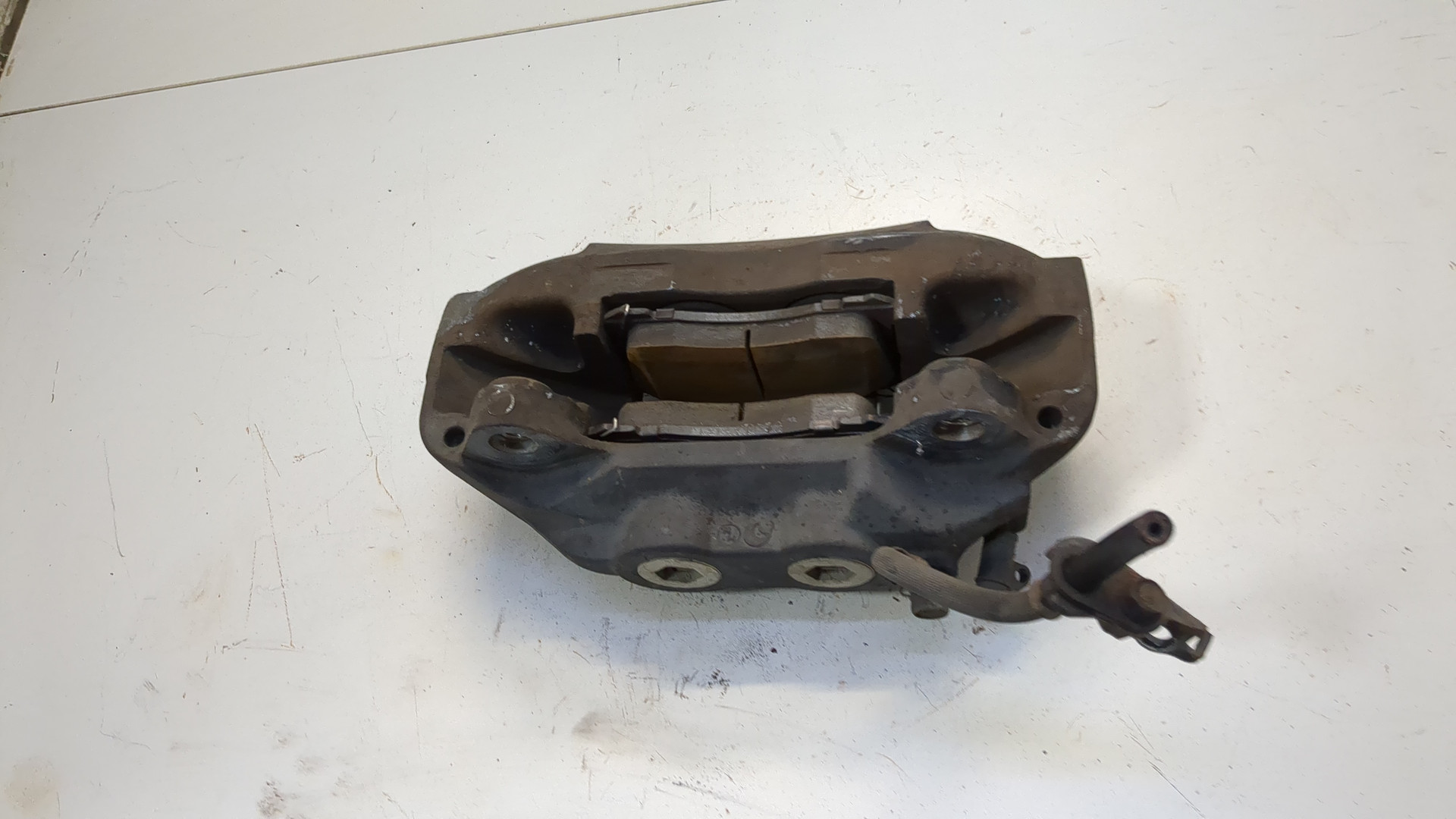 Суппорт передний правый