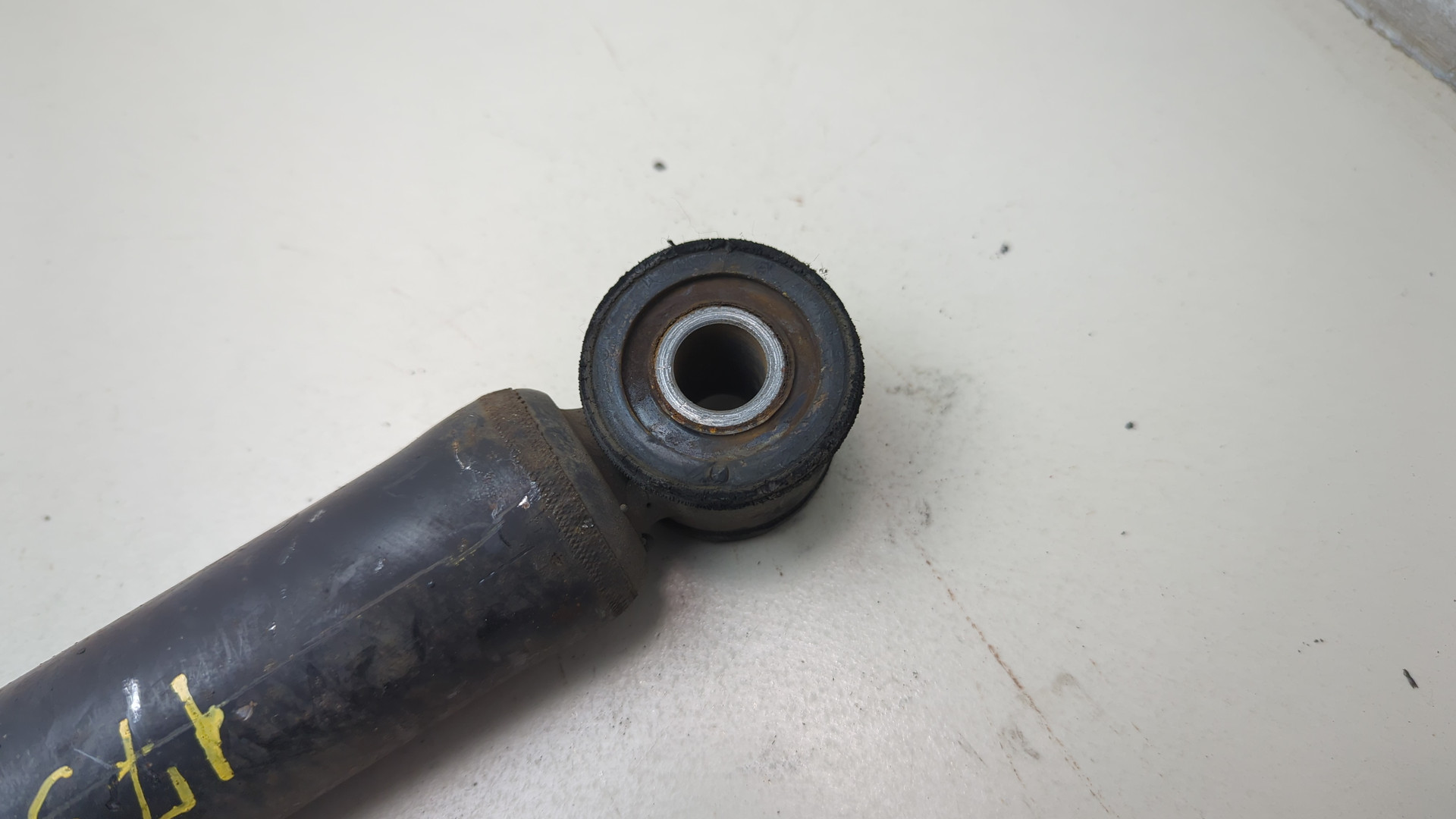 Амортизатор задний (стойка)