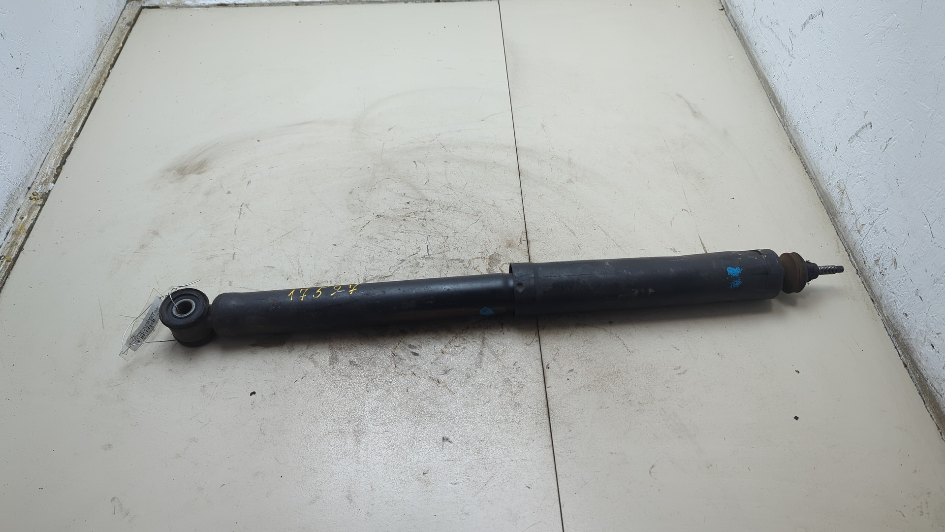 Амортизатор задний (стойка)