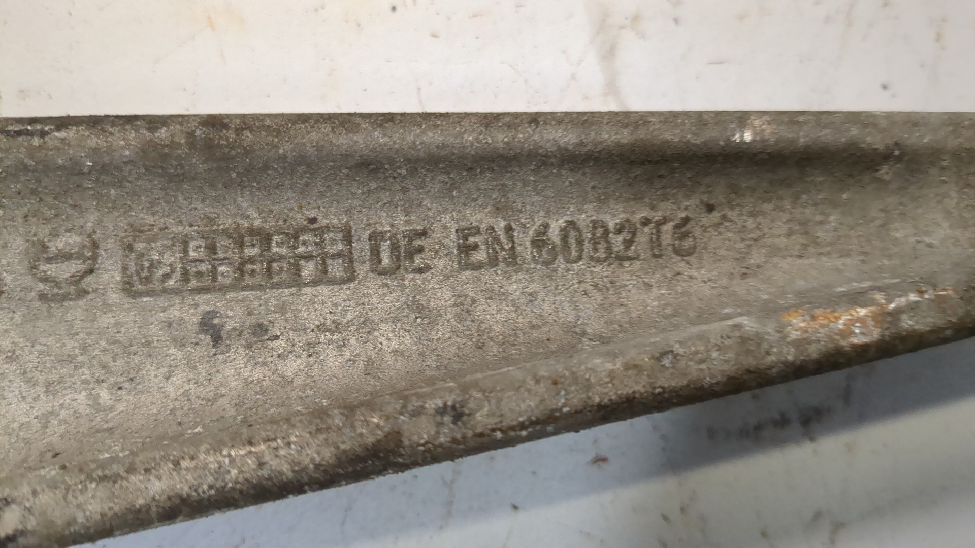 Рычаг задний правый