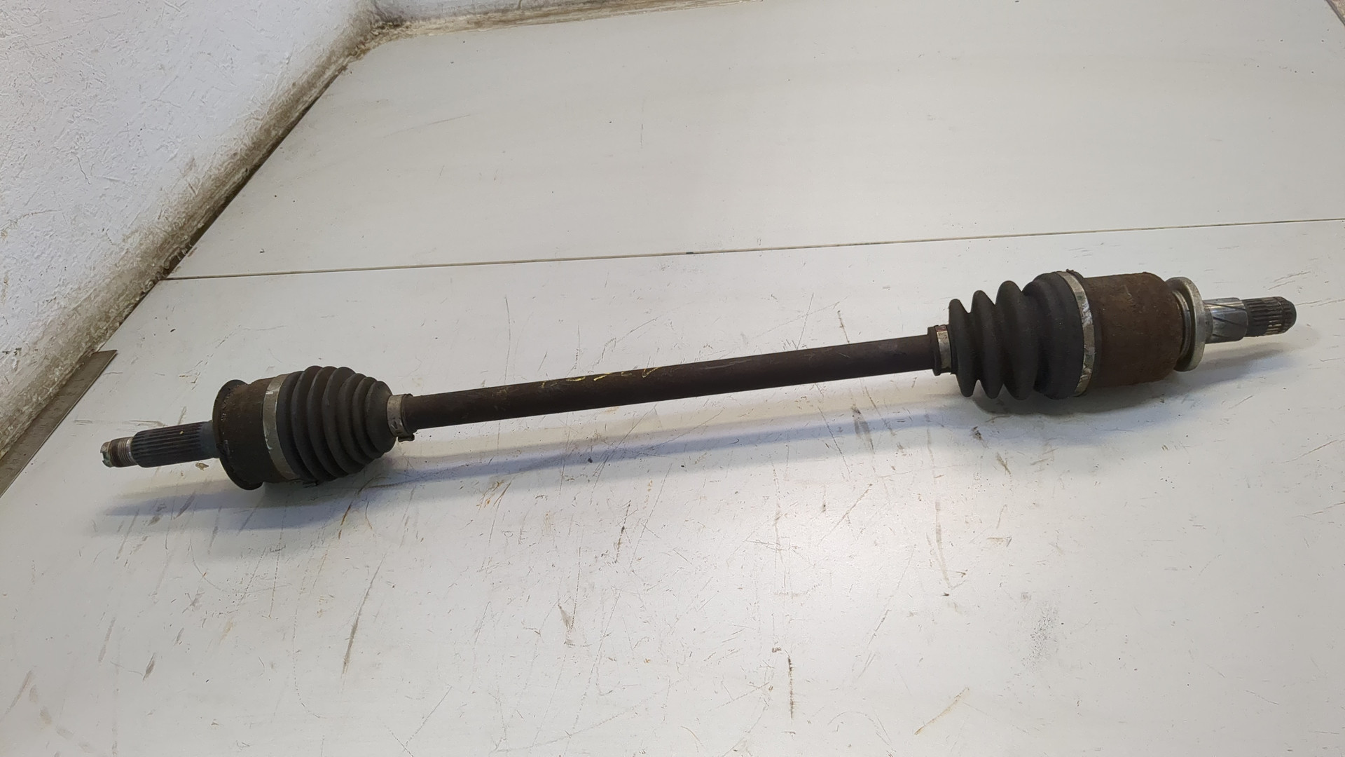 Полуось задняя