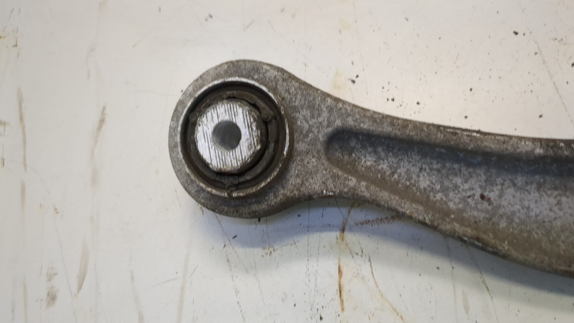 Рычаг задний левый