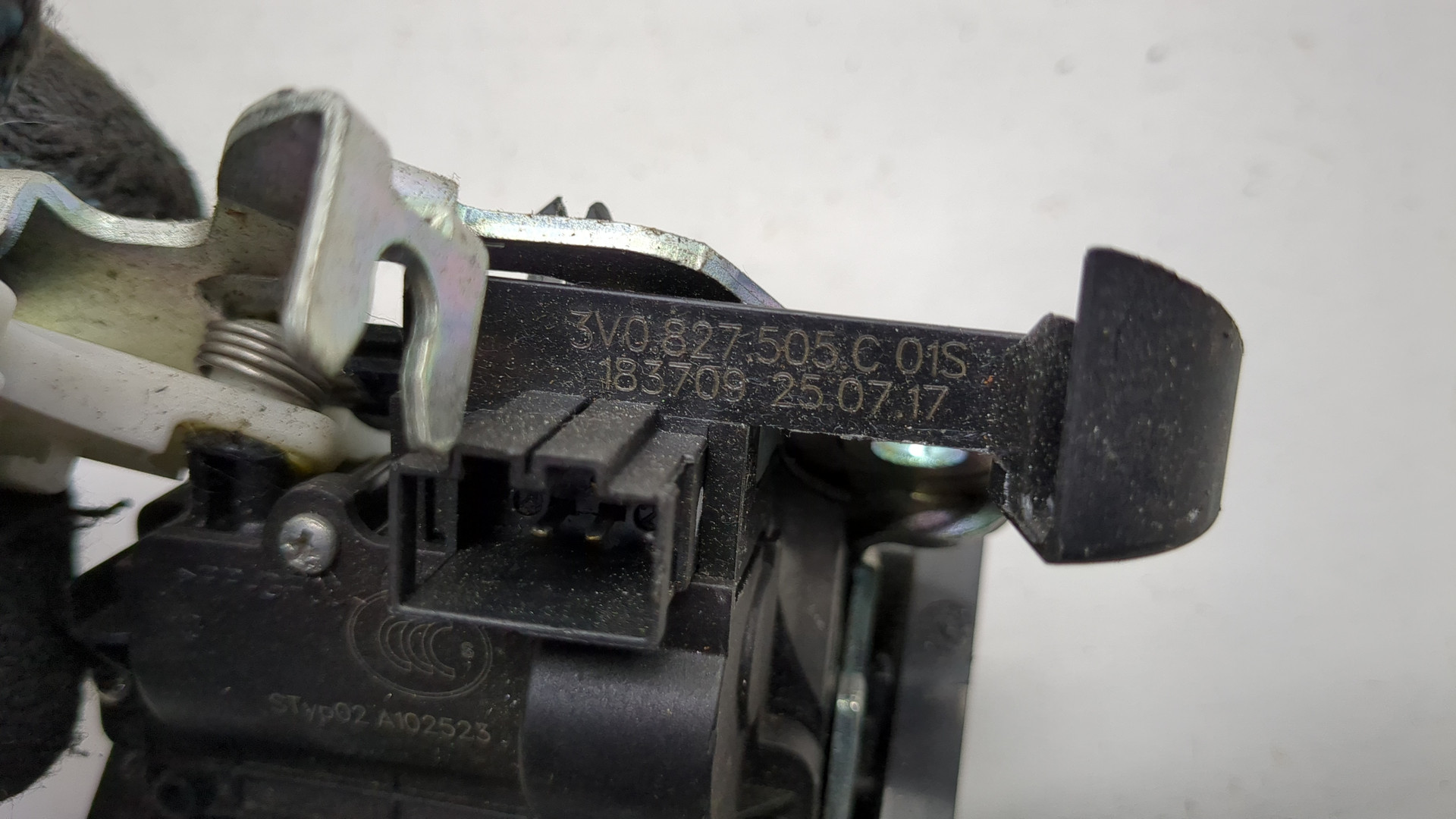 Замок багажника