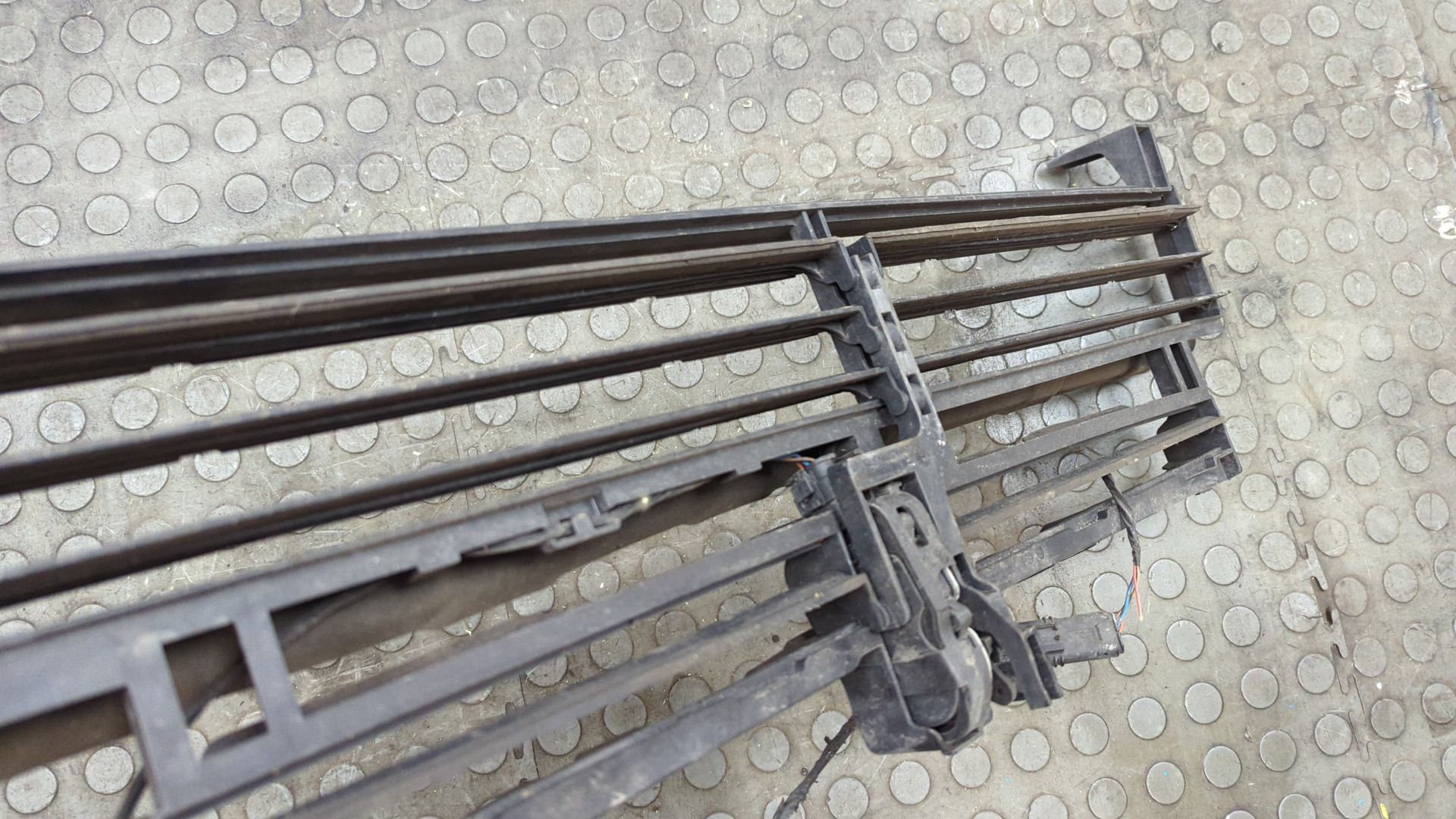 Жалюзи (воздуховод) бампера переднего