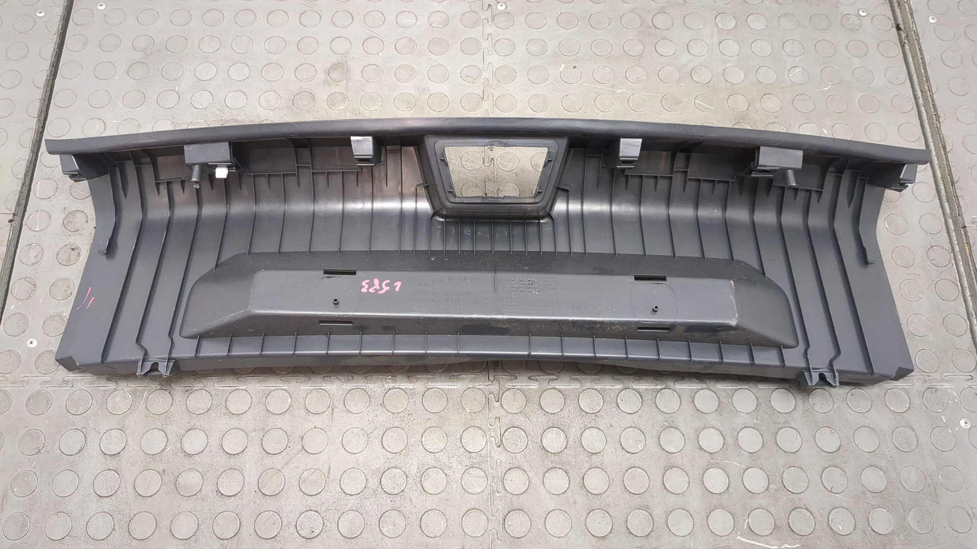 Обшивка багажника