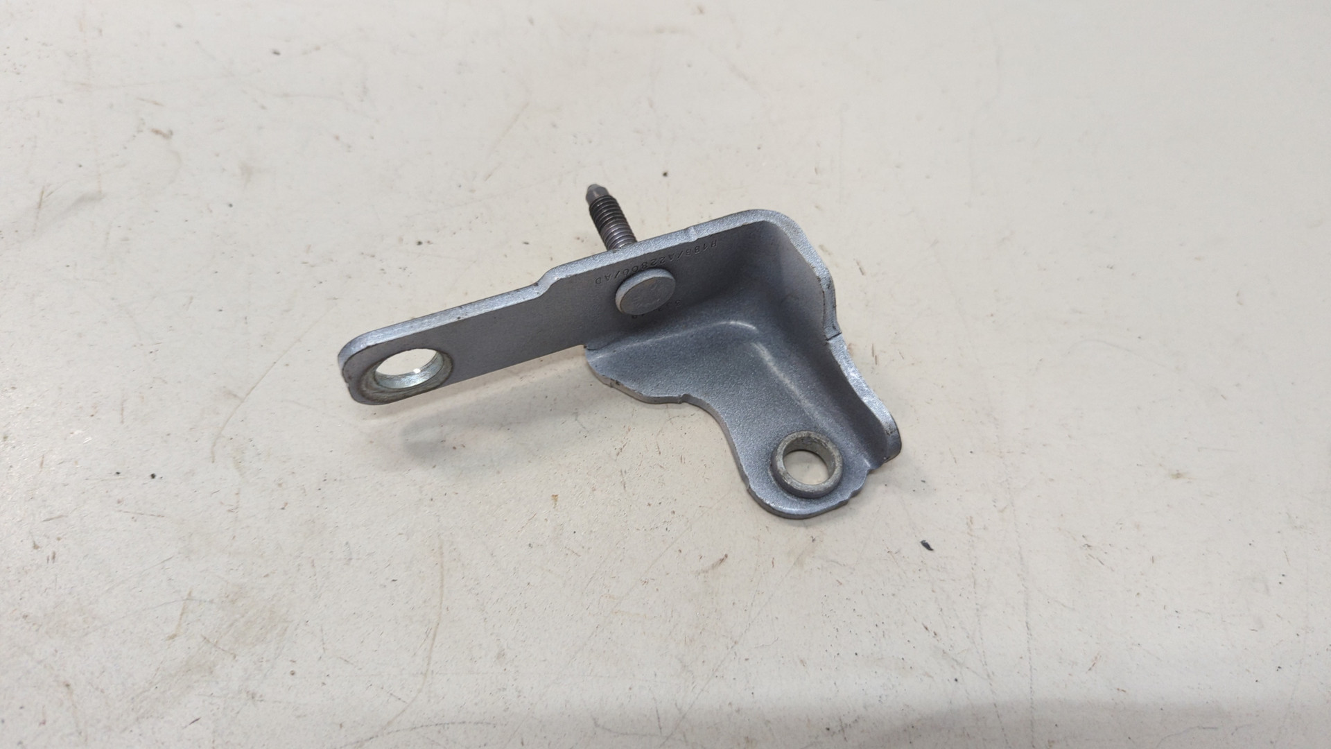 Петля двери