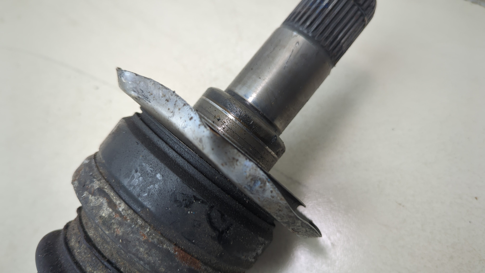 Полуось задняя